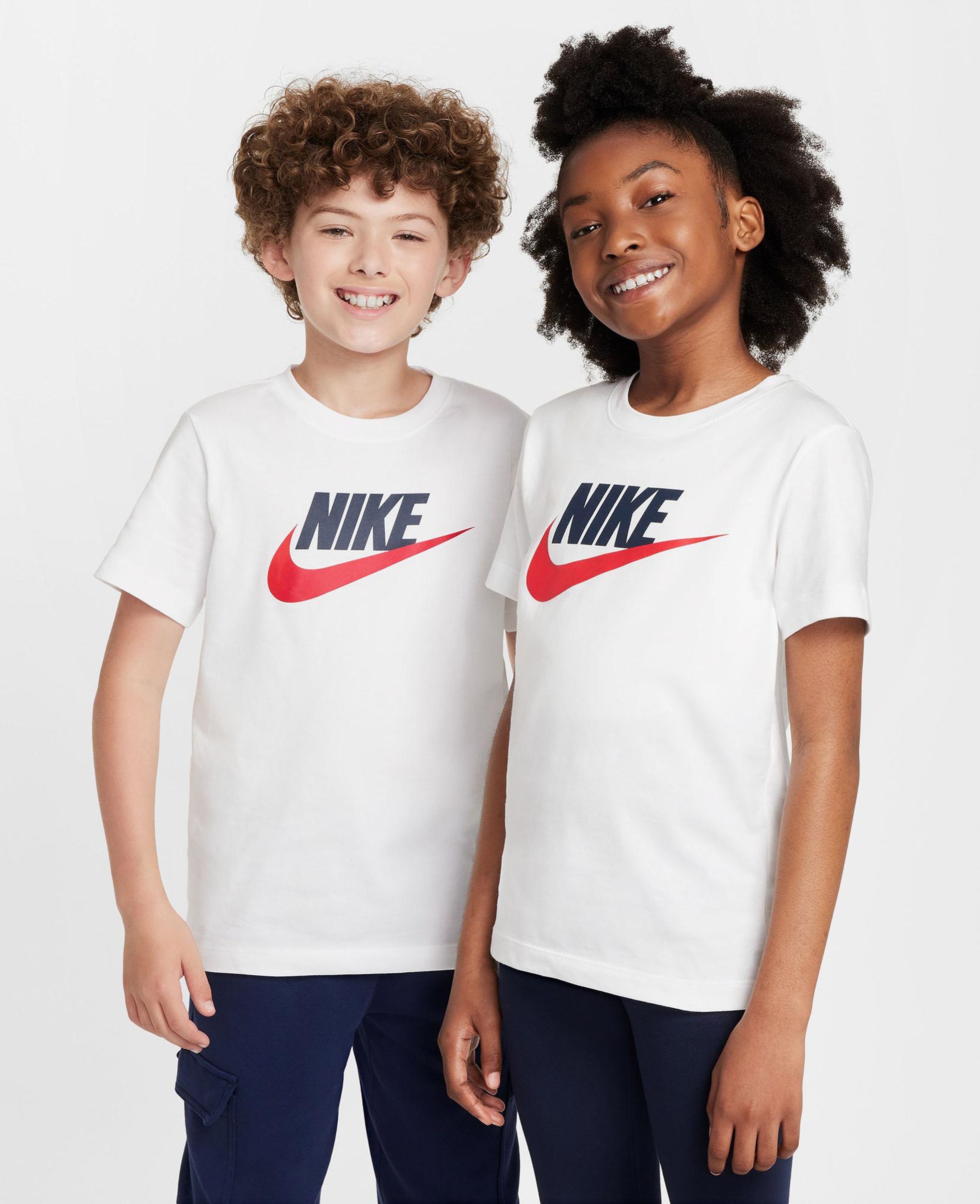 Nike Sportswear Futura Çocuk Beyaz T-Shirt