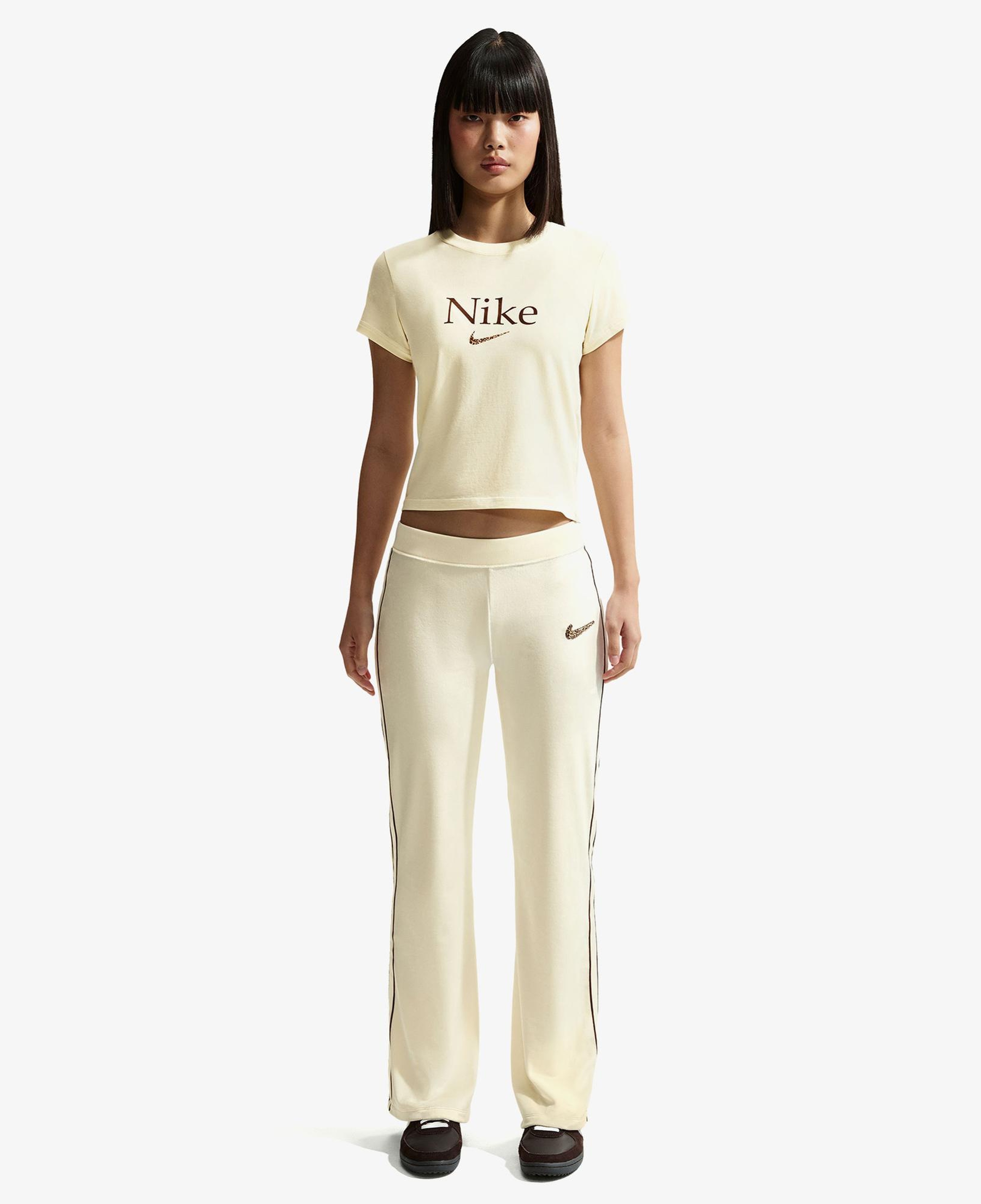 Nike Sportswear Kadın Krem Rengi Crop T-Shirt