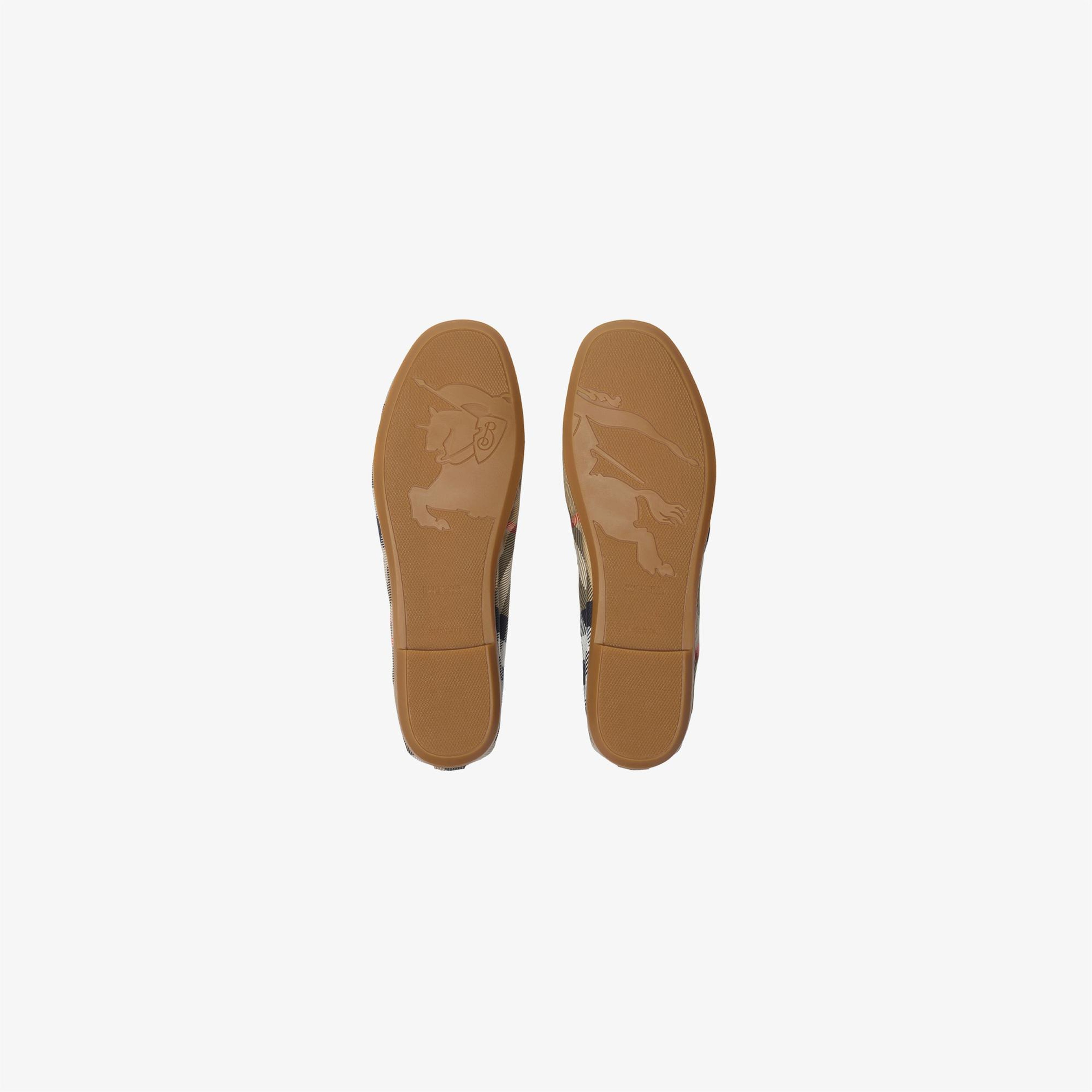 Burberry Chaterley Nylon Blend Çocuk Bej Babet