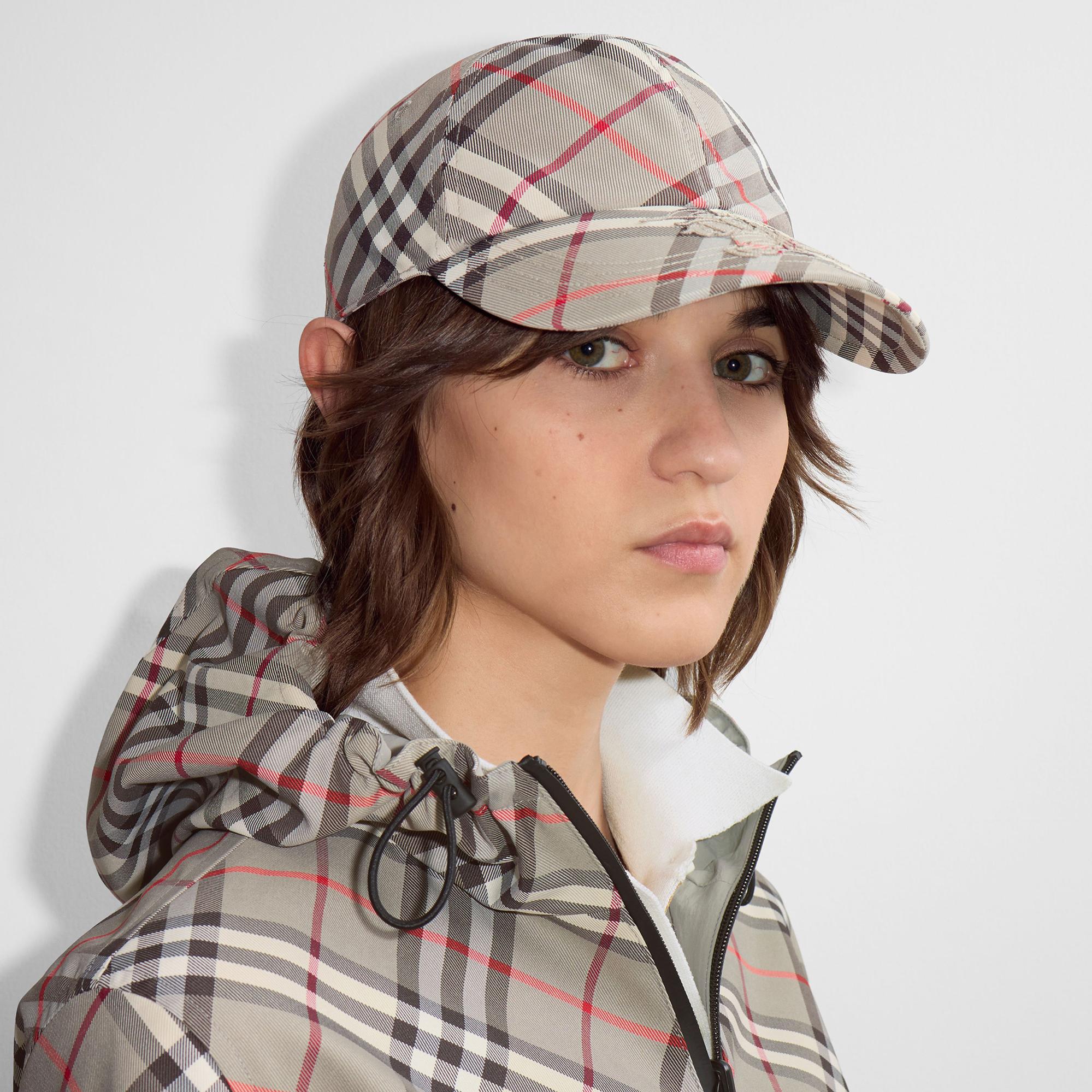 Burberry Kadın Krem Şapka