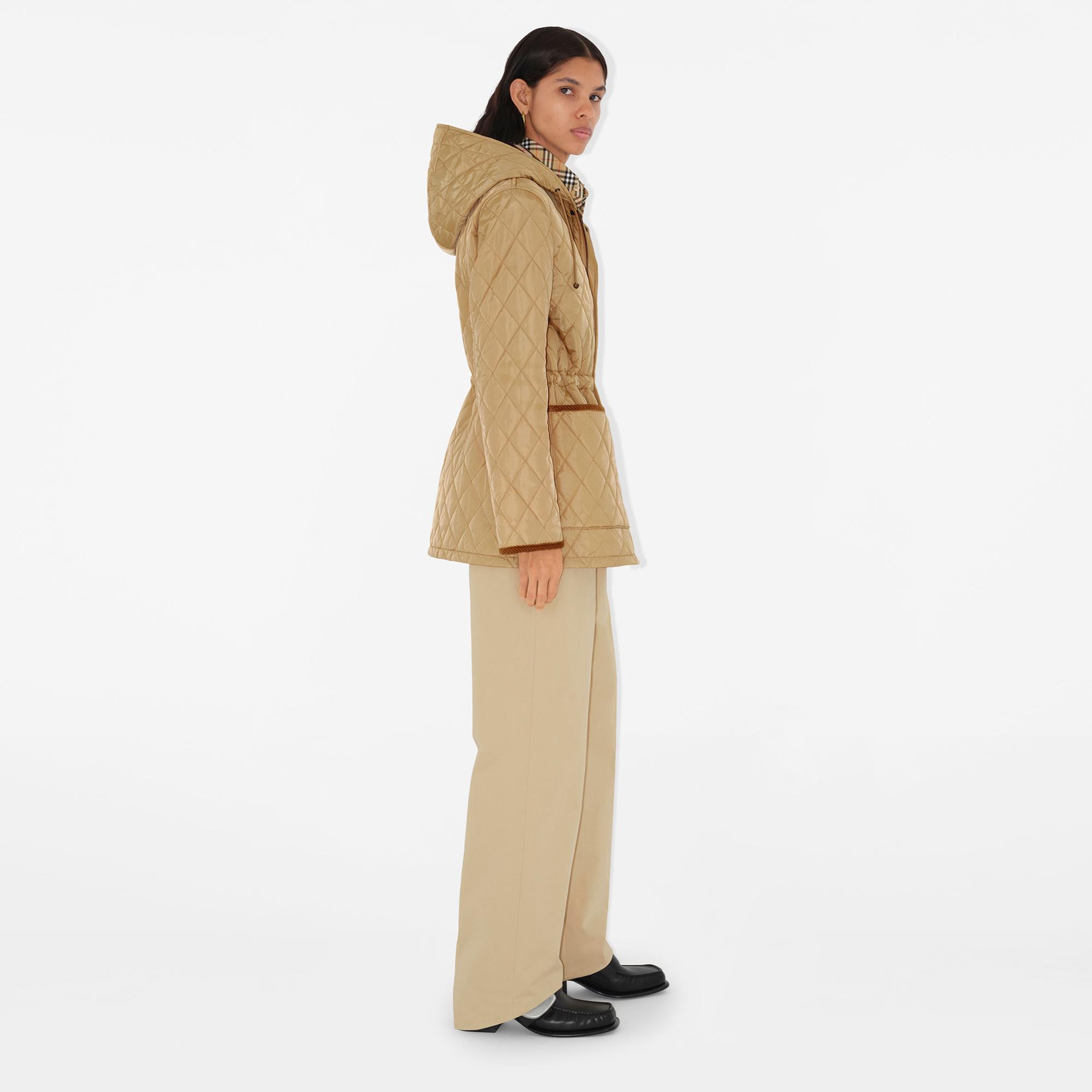 Burberry Tal Quilted Nylon Kadın Bej Mont