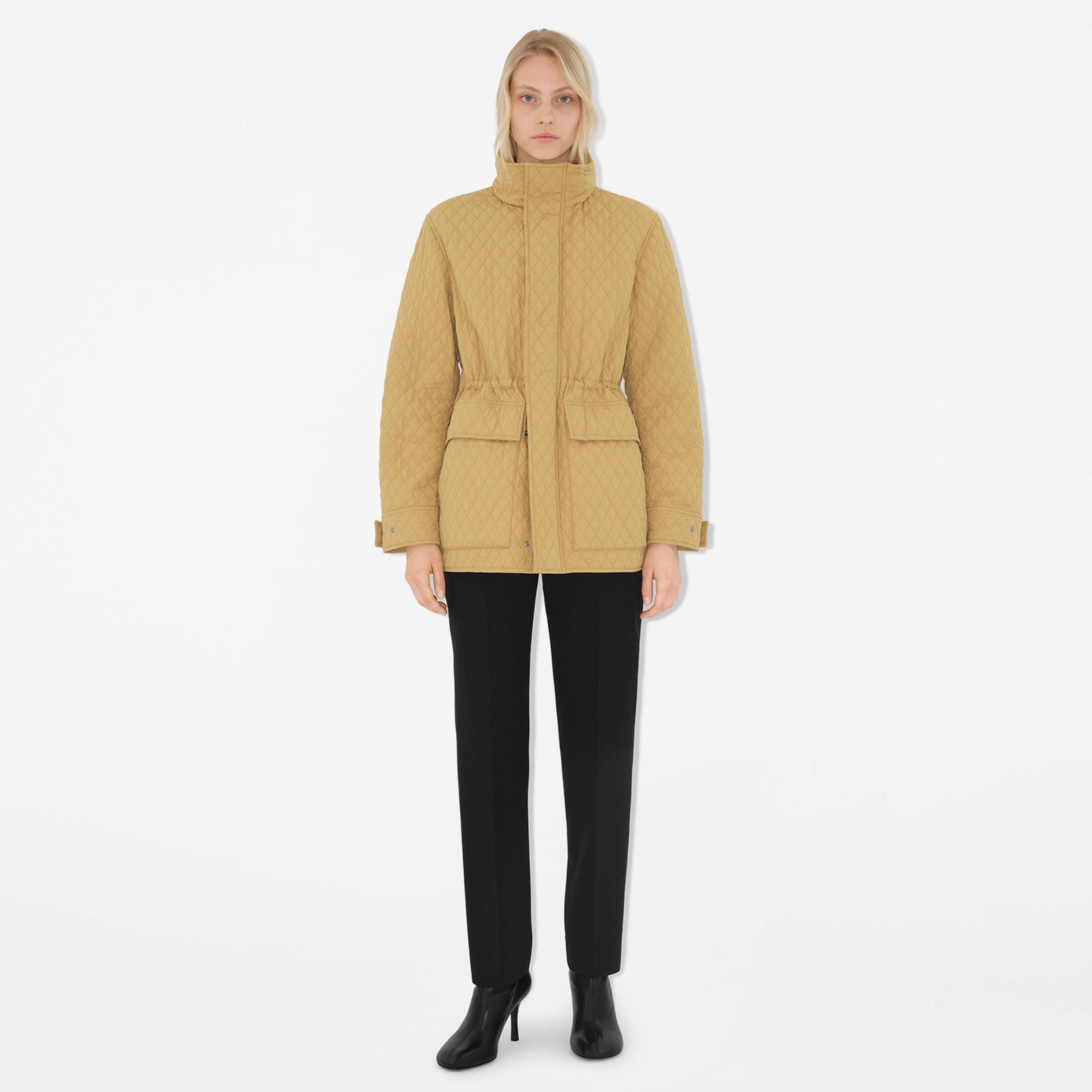 Burberry Check Hood Quilted Nylon Kadın Bej Ceket