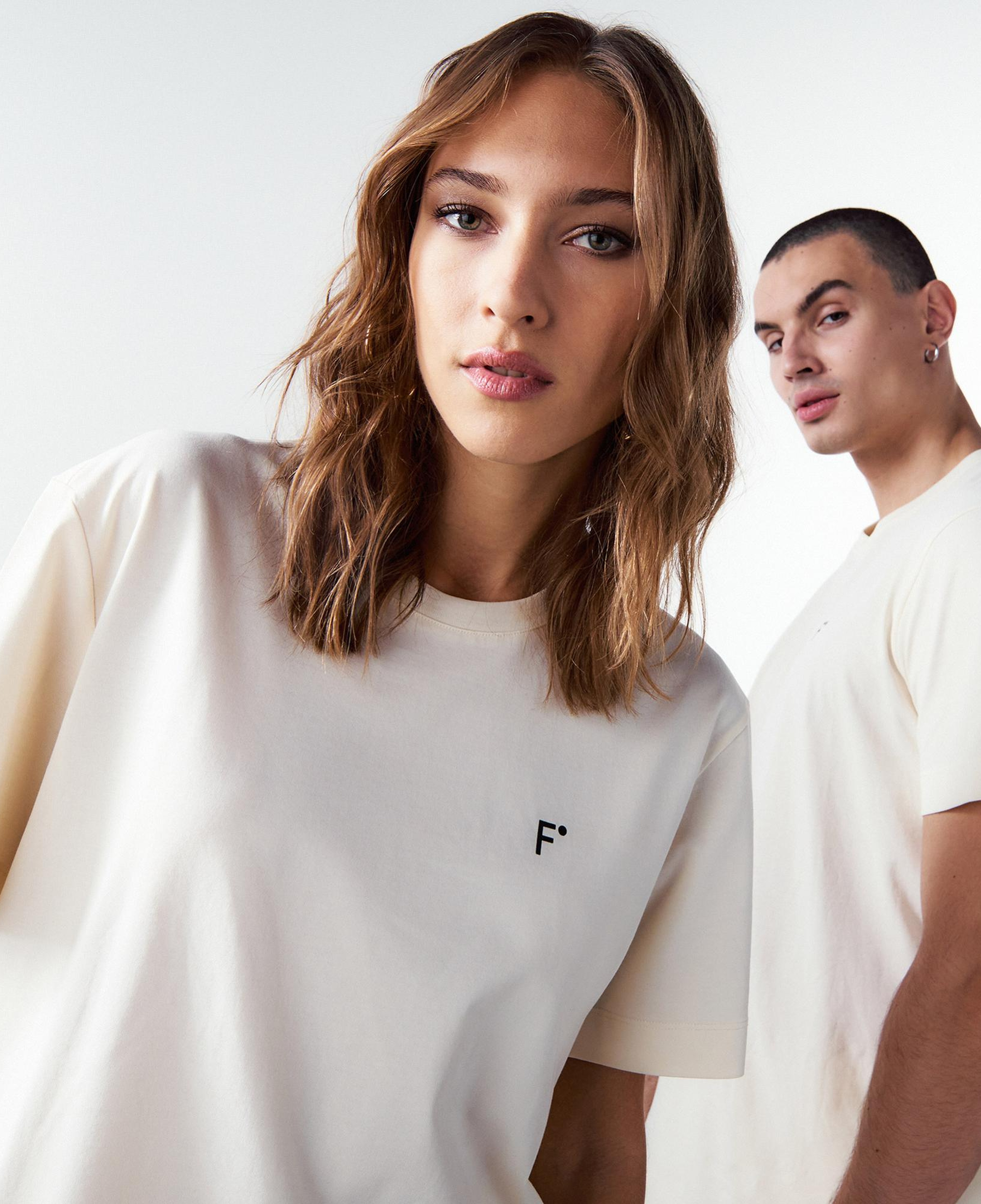 FashFed Unisex Bej T-Shirt