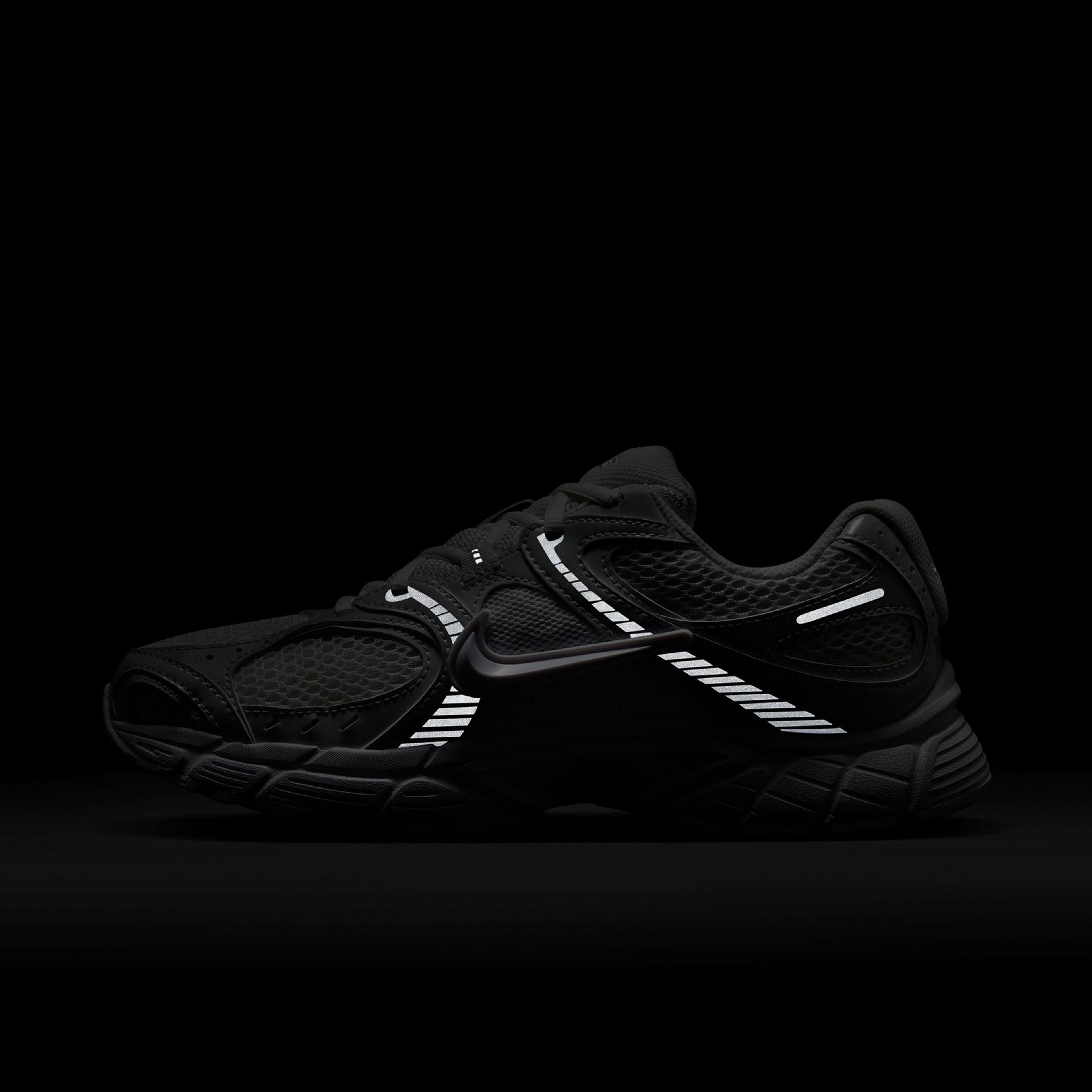 Nike V5 RNR Kadın Beyaz Spor Ayakkabı