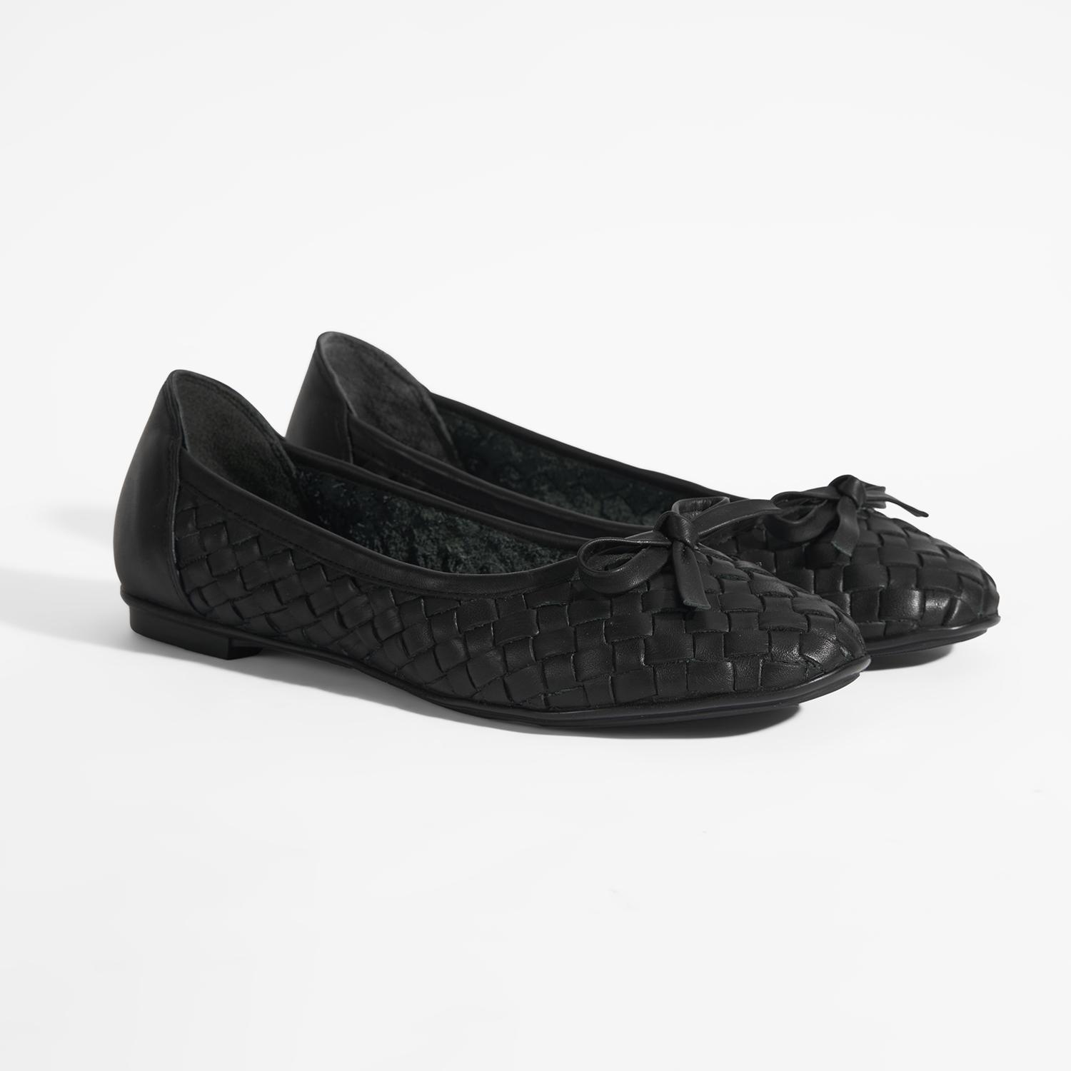 Kadın Siyah Örgü Detaylı Fiyonklu Deri Babet