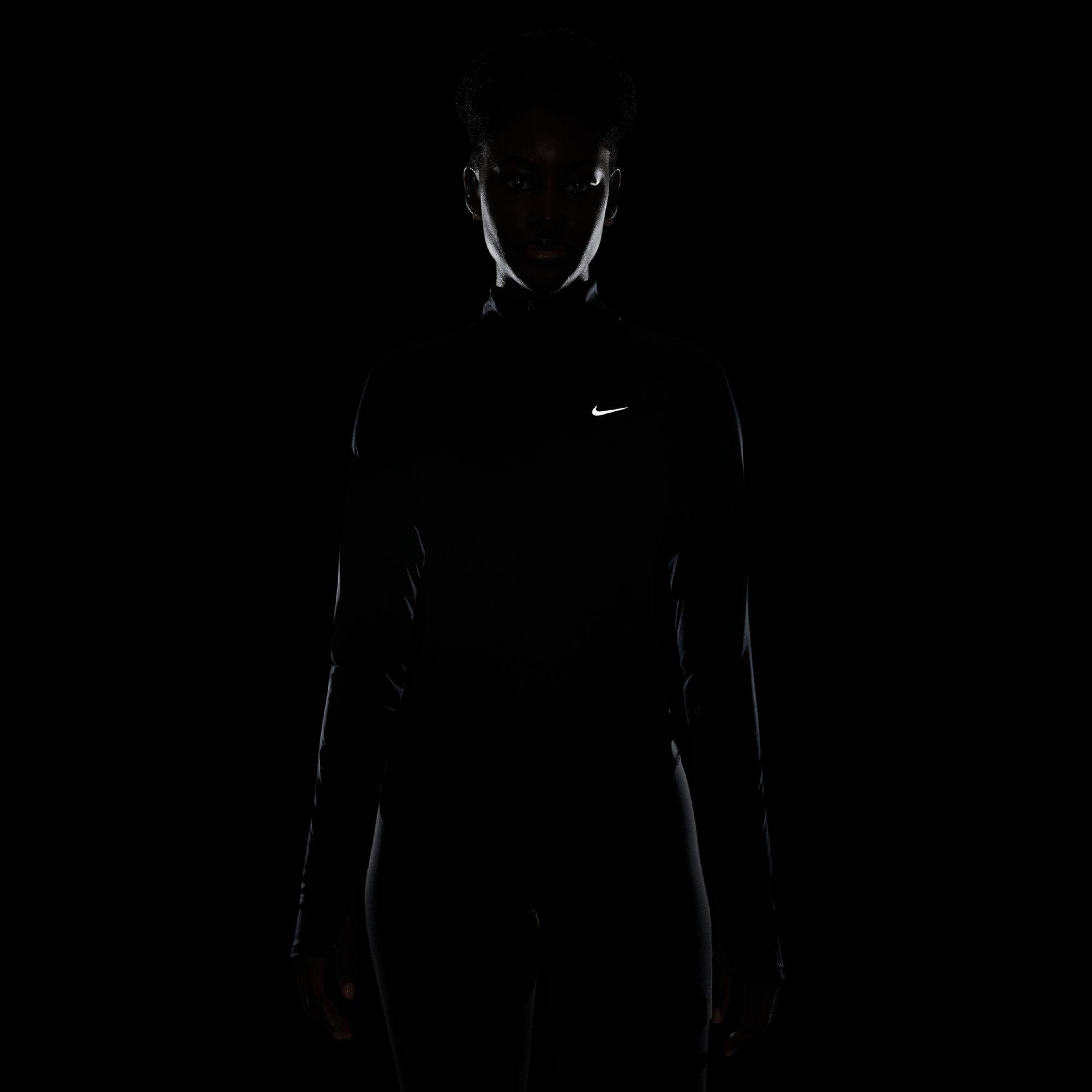 Nike Dri-Fit Tempo Swoosh Run Kadın Siyah T-Shirt