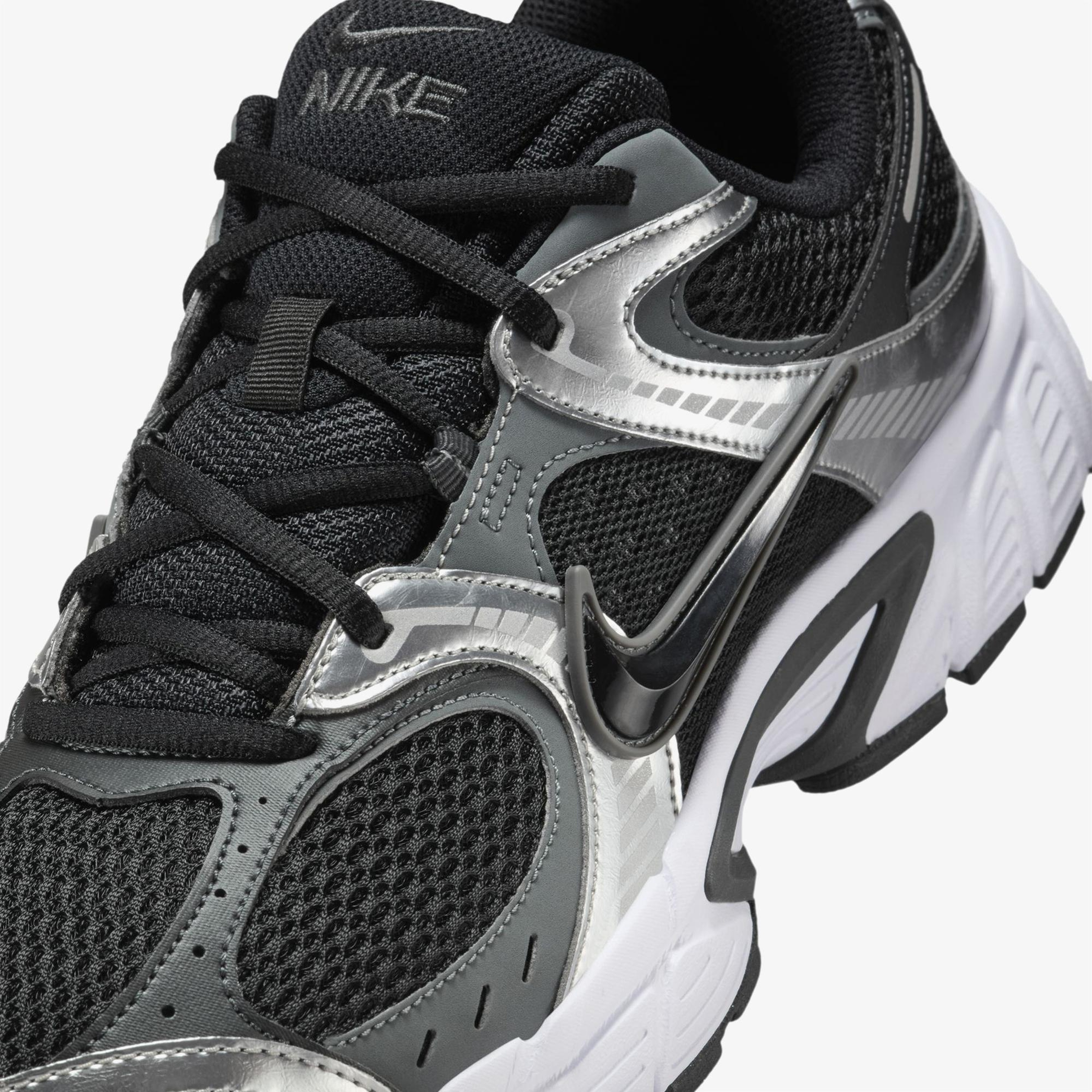 Nike V5 RNR Erkek Siyah Spor Ayakkabı