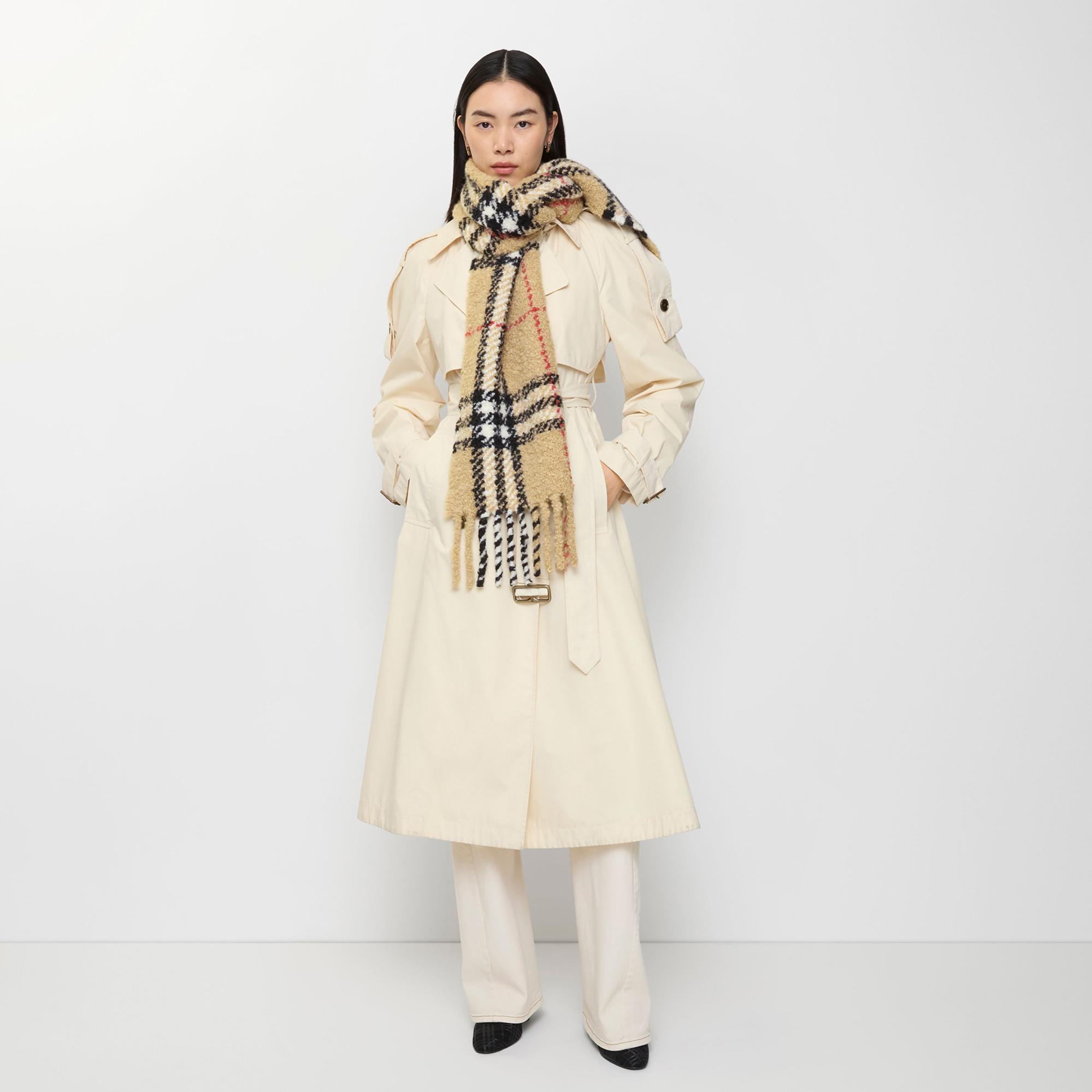 Burberry Check Boucle Kadın Bej Atkı