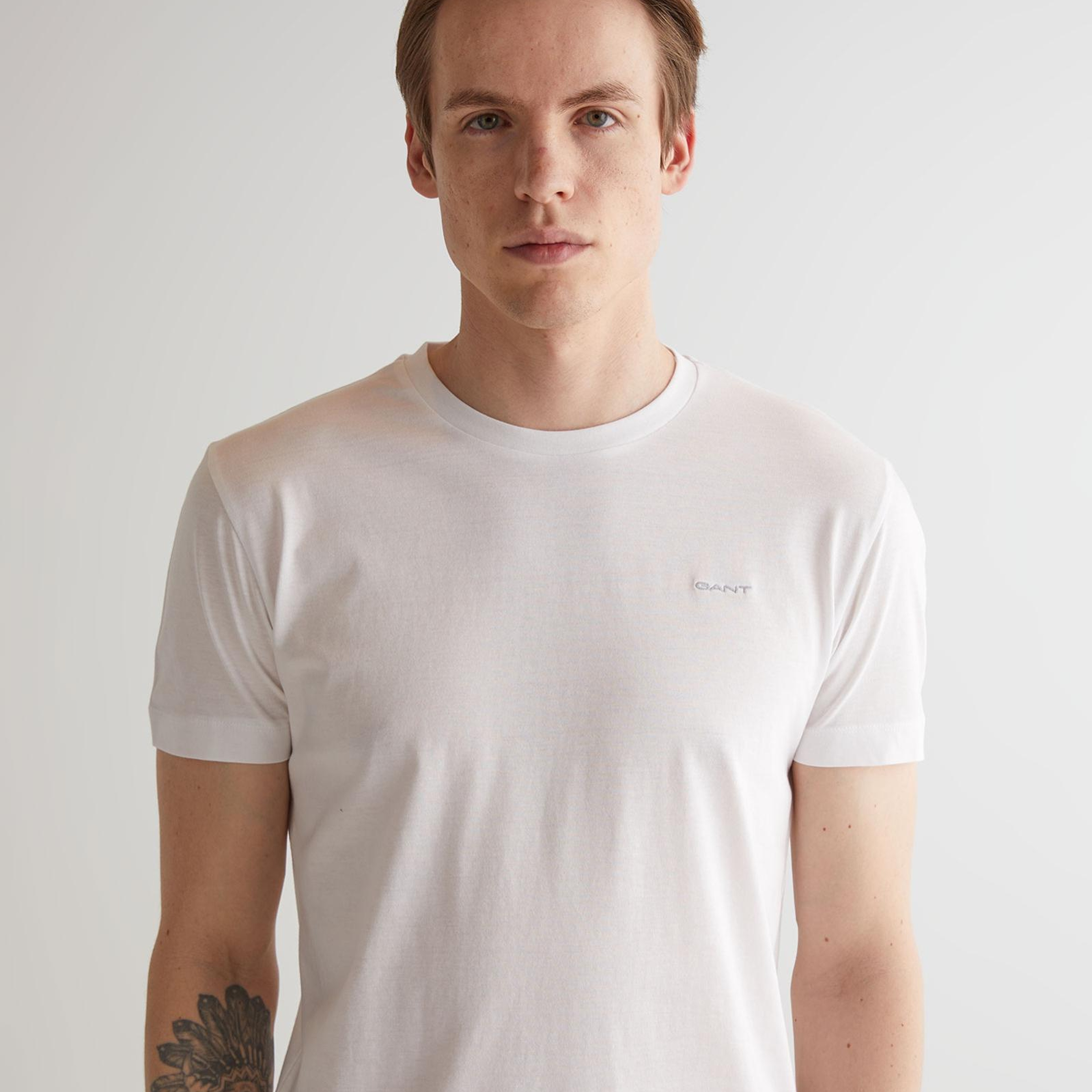 GANT Erkek Beyaz Slim Fit Bisiklet Yaka Logolu T-shirt