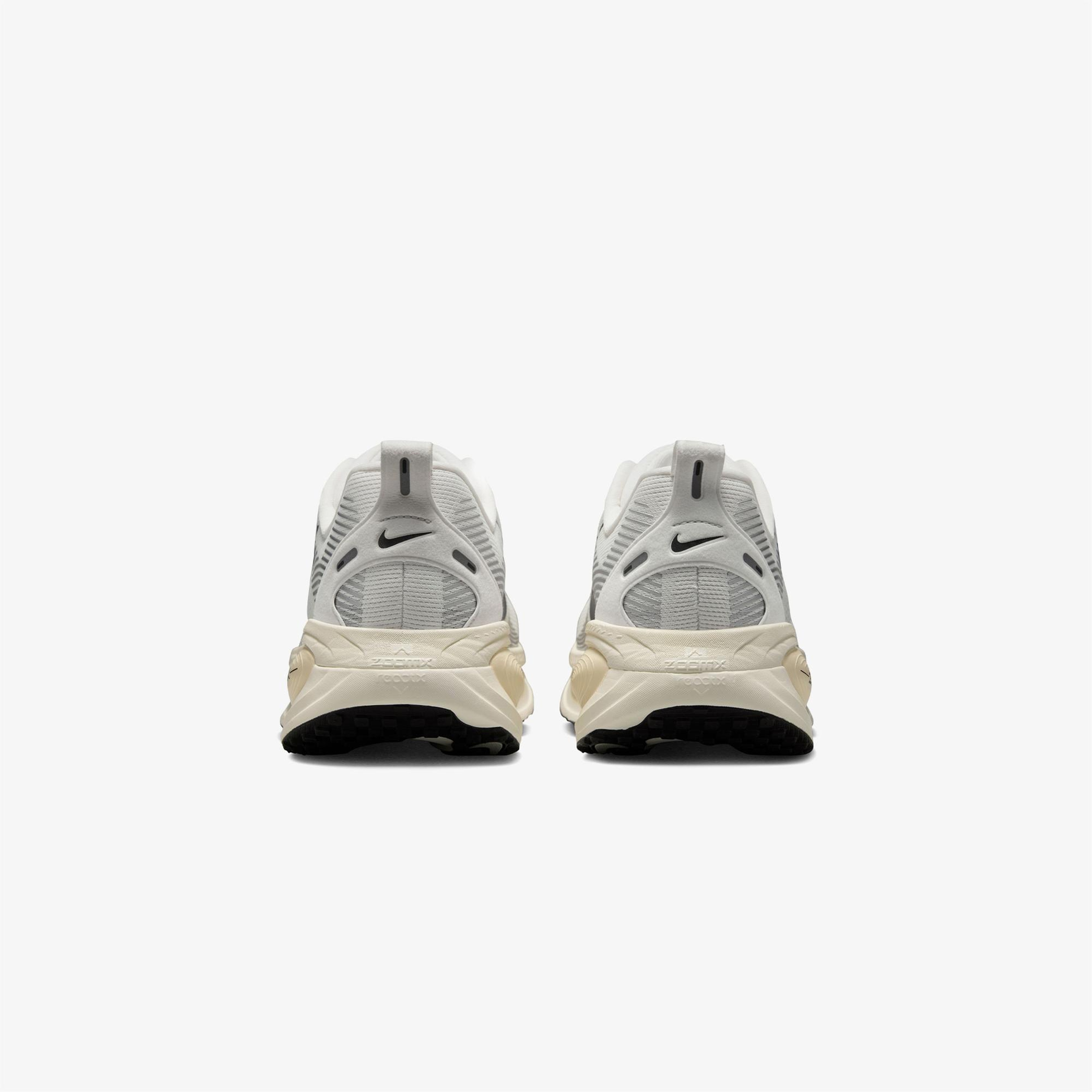 Nike Vomero 18 Erkek Gri Koşu Ayakkabısı