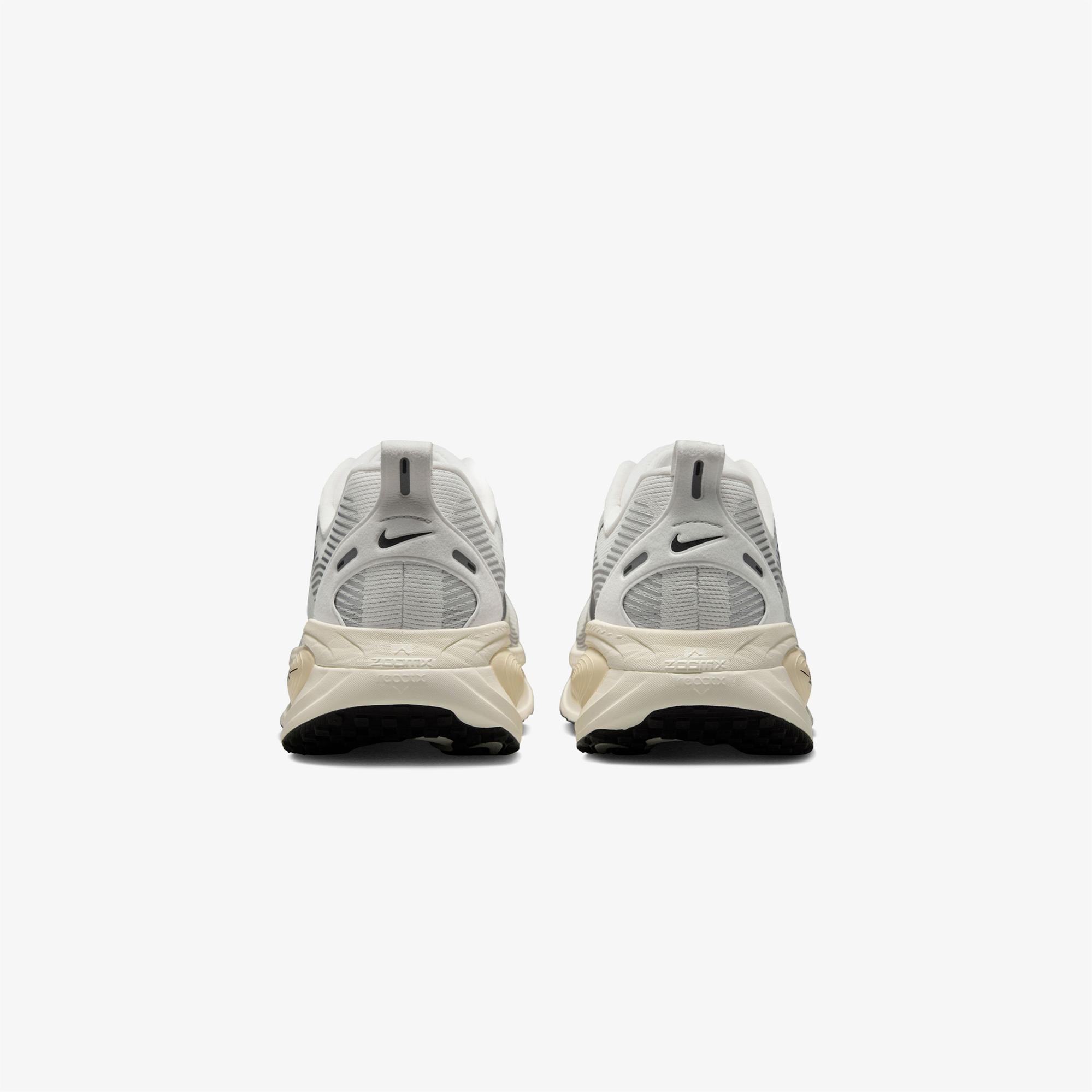 Nike Vomero 18 Erkek Gri Koşu Ayakkabısı