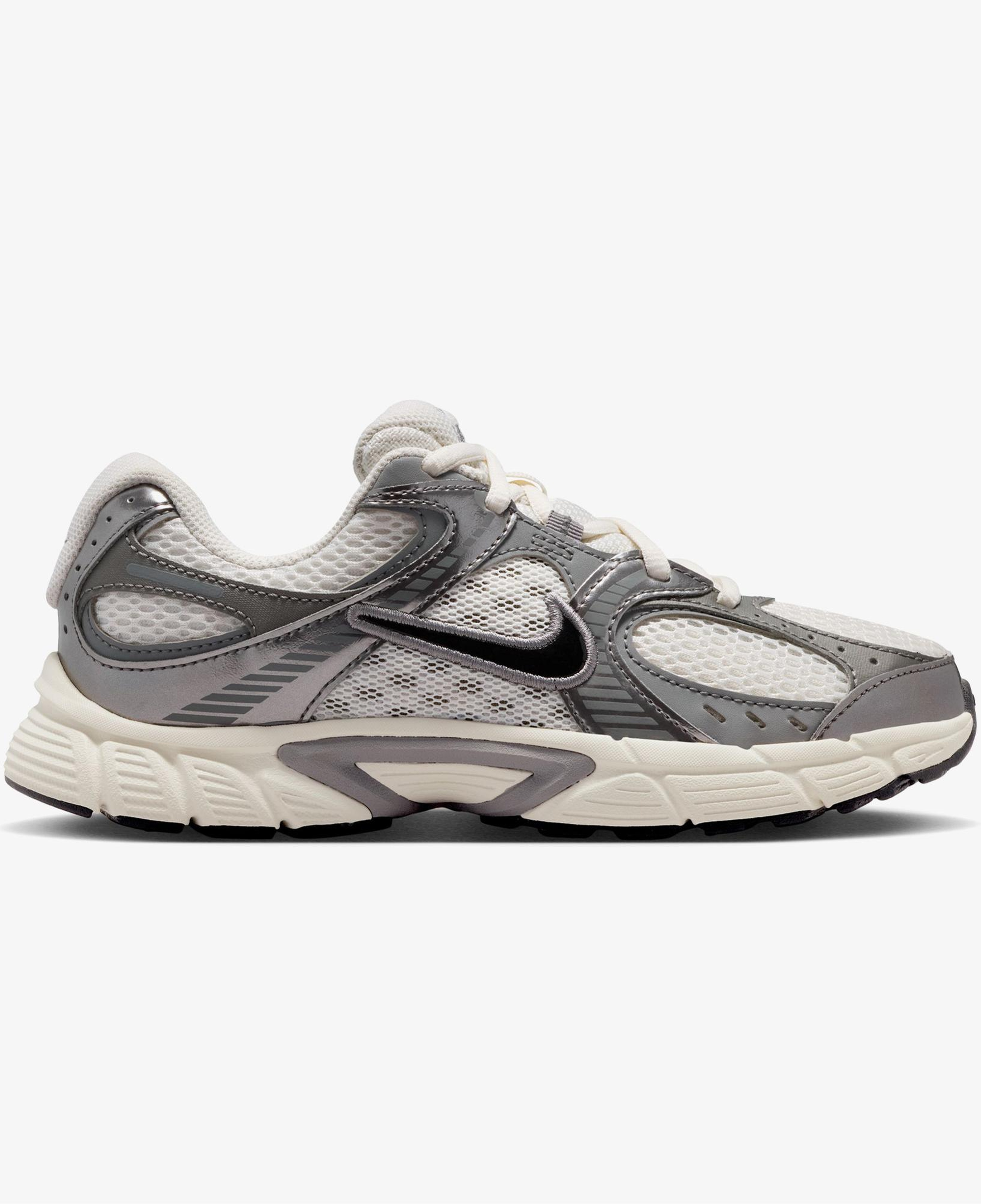 Nike V5 RNR Gri Spor Ayakkabı