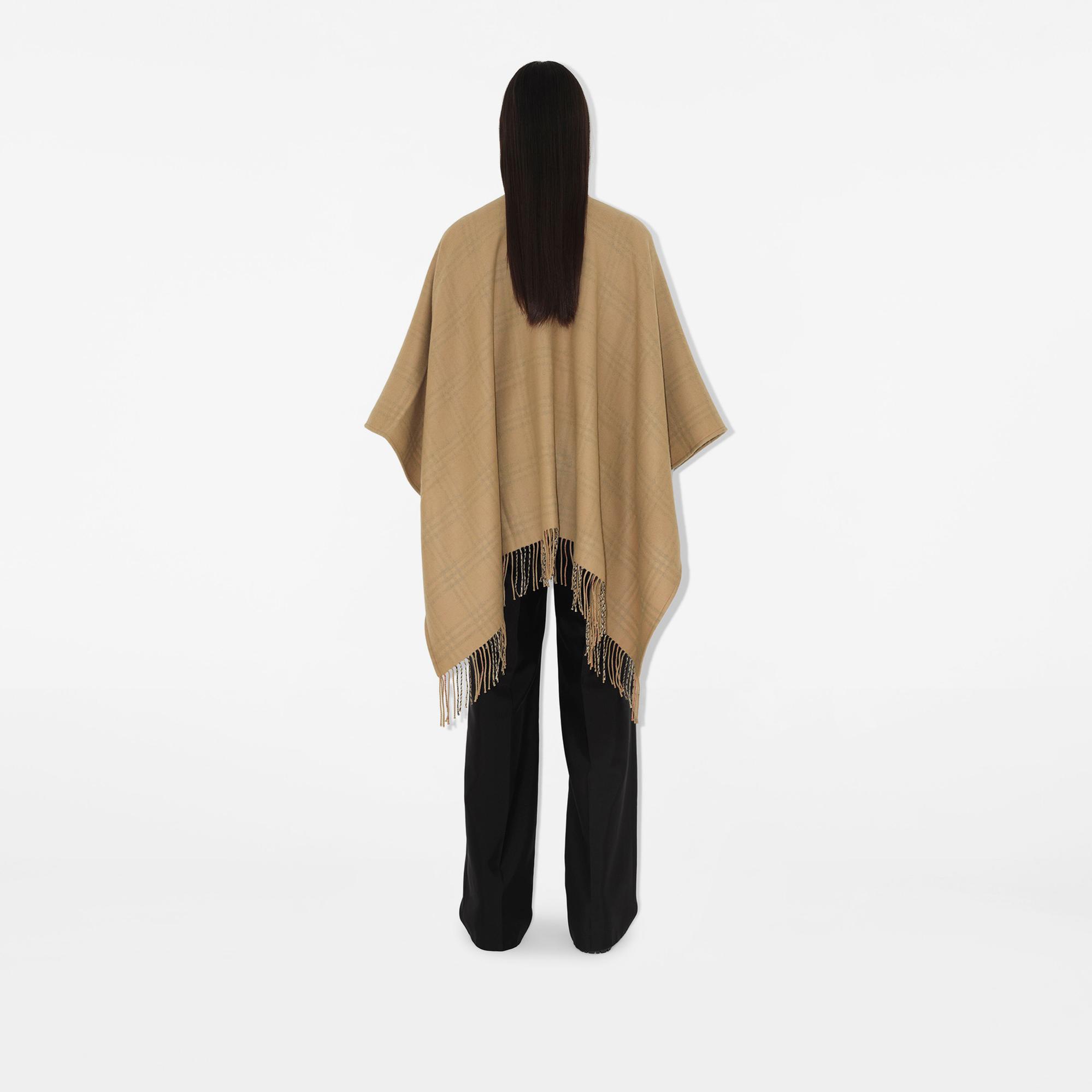 Burberry Reversible Check Yün Kadın Bej Panço