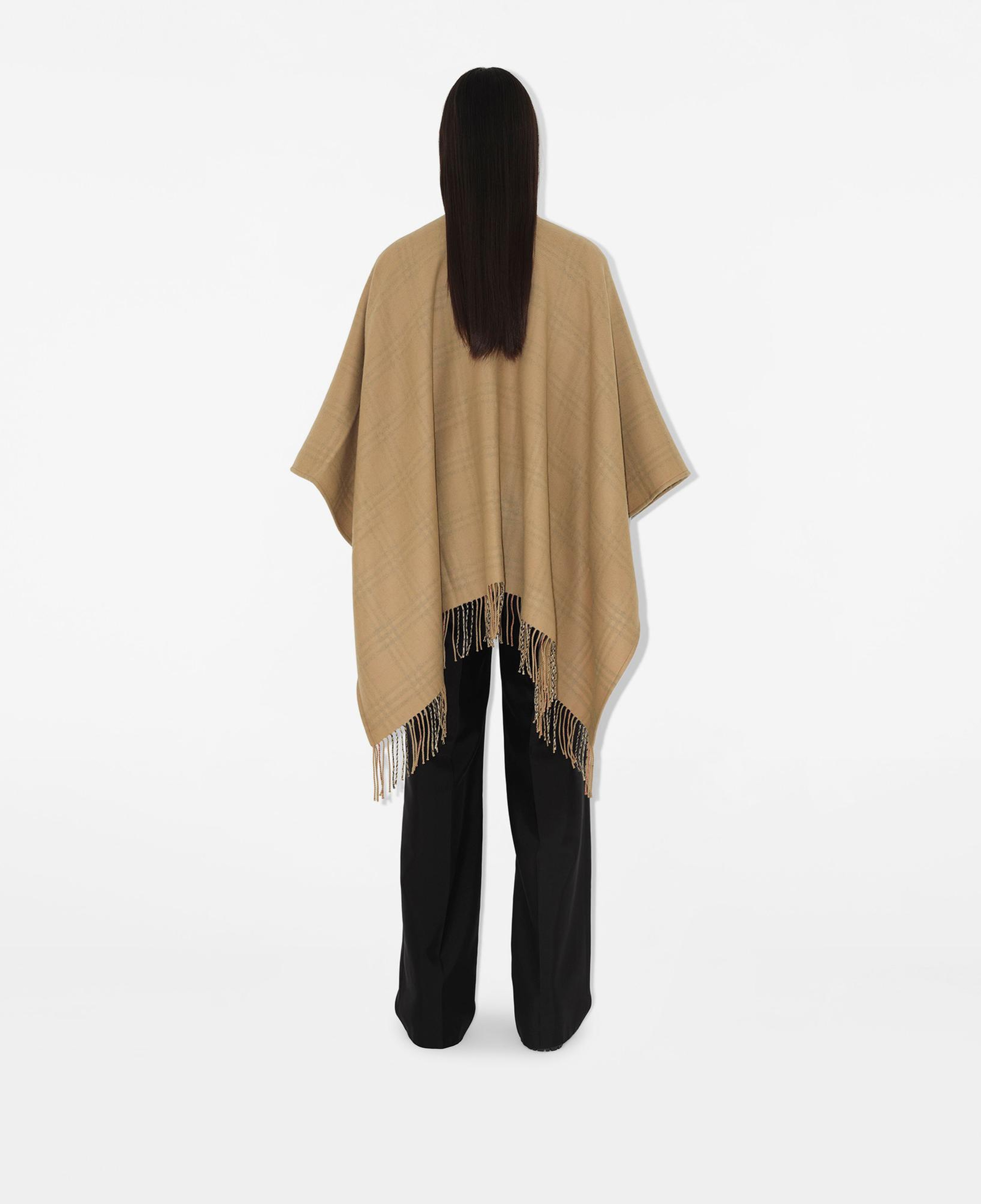 Burberry Reversible Check Yün Kadın Bej Panço