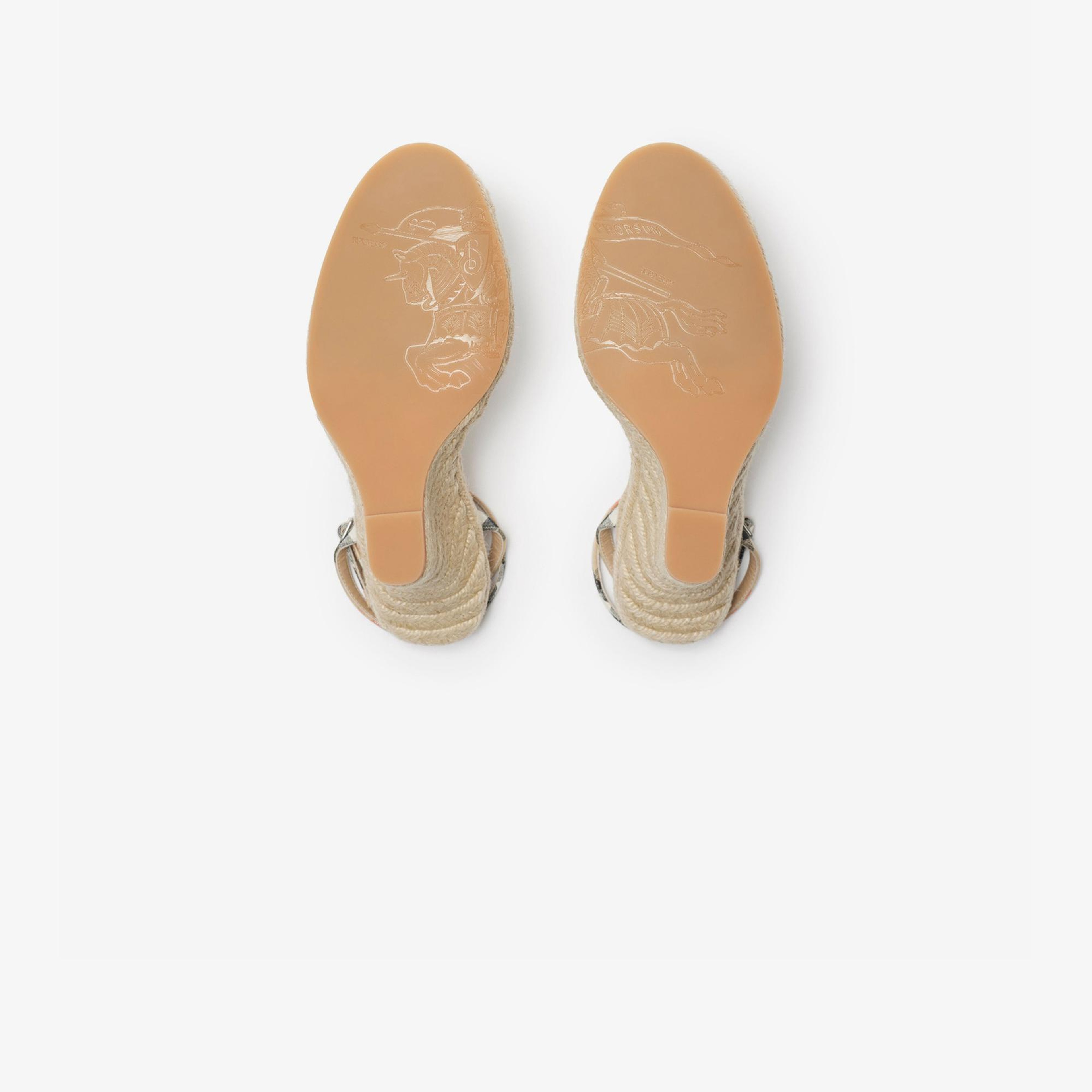 Burberry Mews Pumps Kadın Bej Espadril