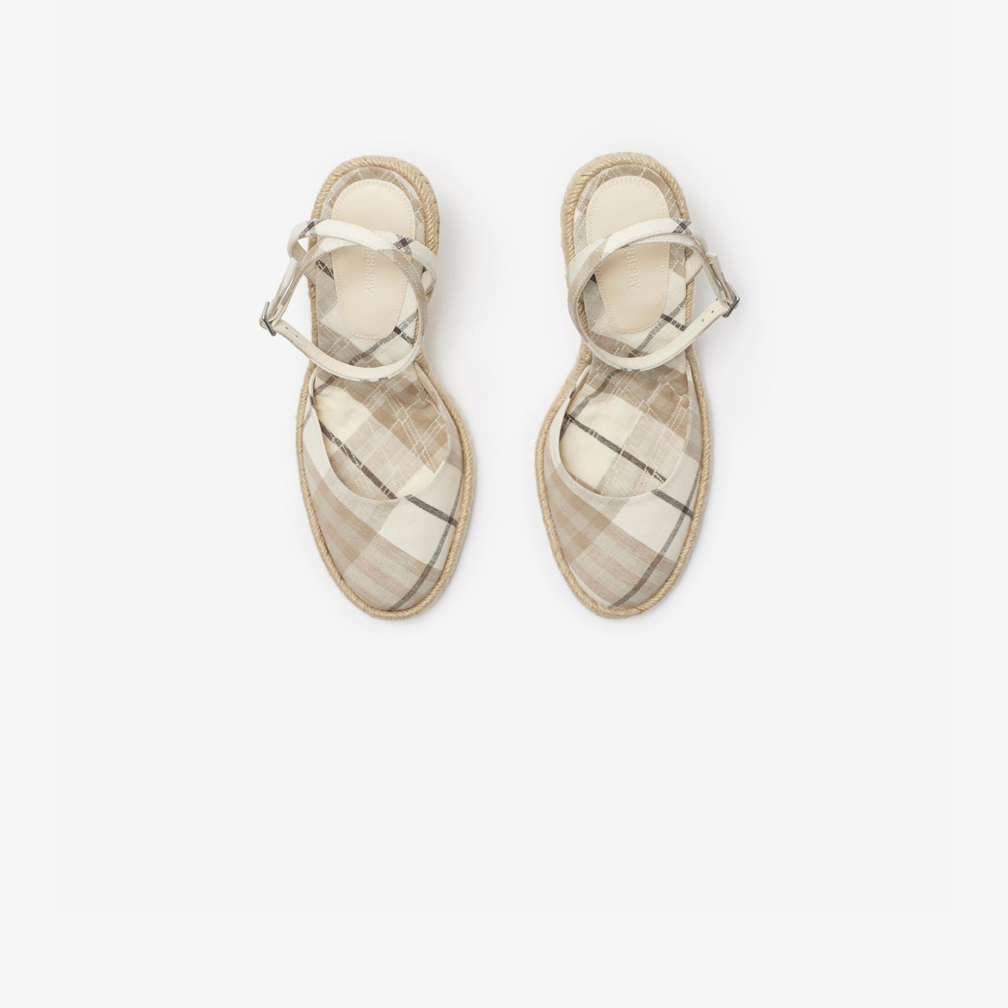 Burberry Mews Pumps Kadın Krem Espadril