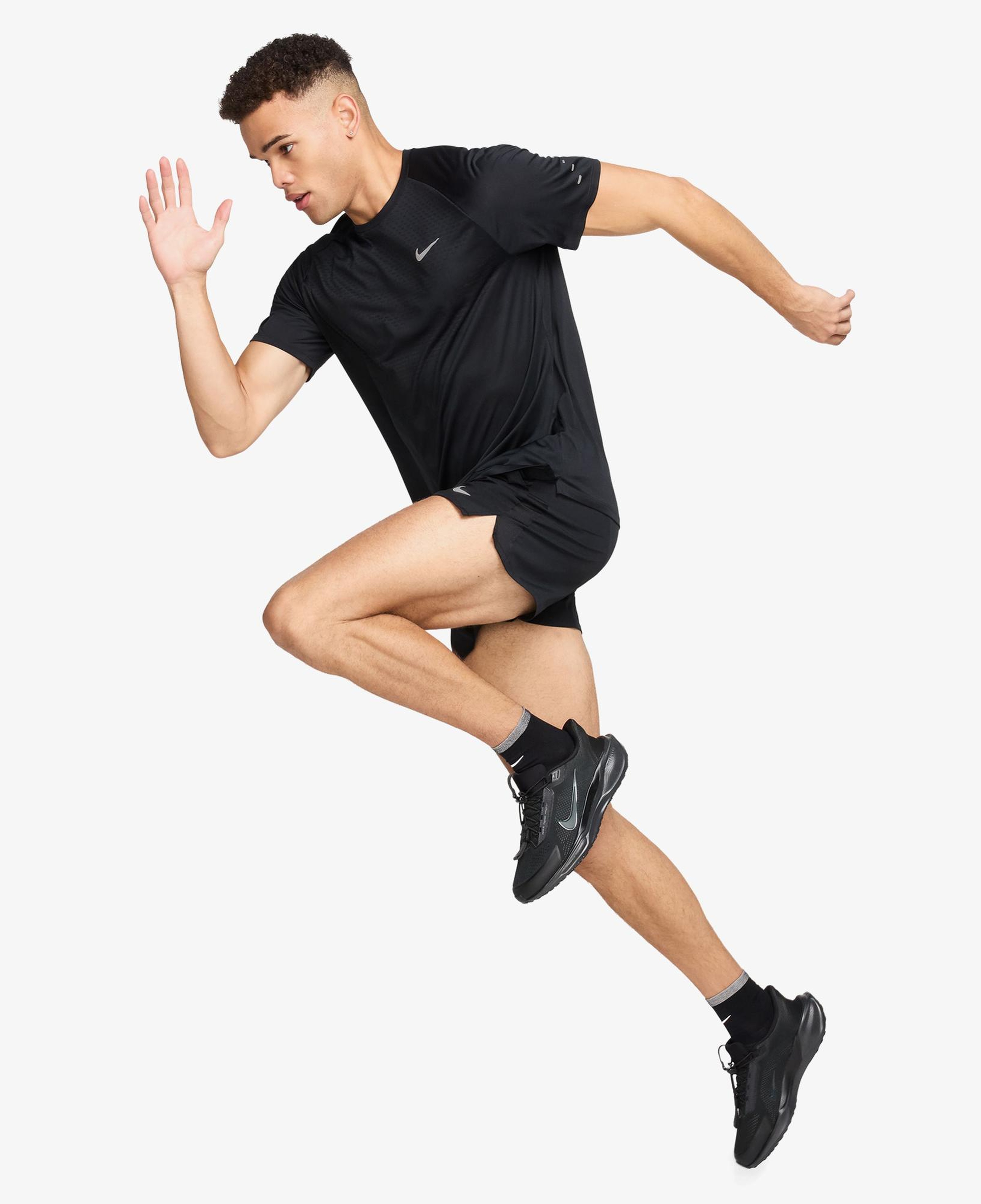 Nike Dri-Fit Stride Erkek Siyah T-Shirt