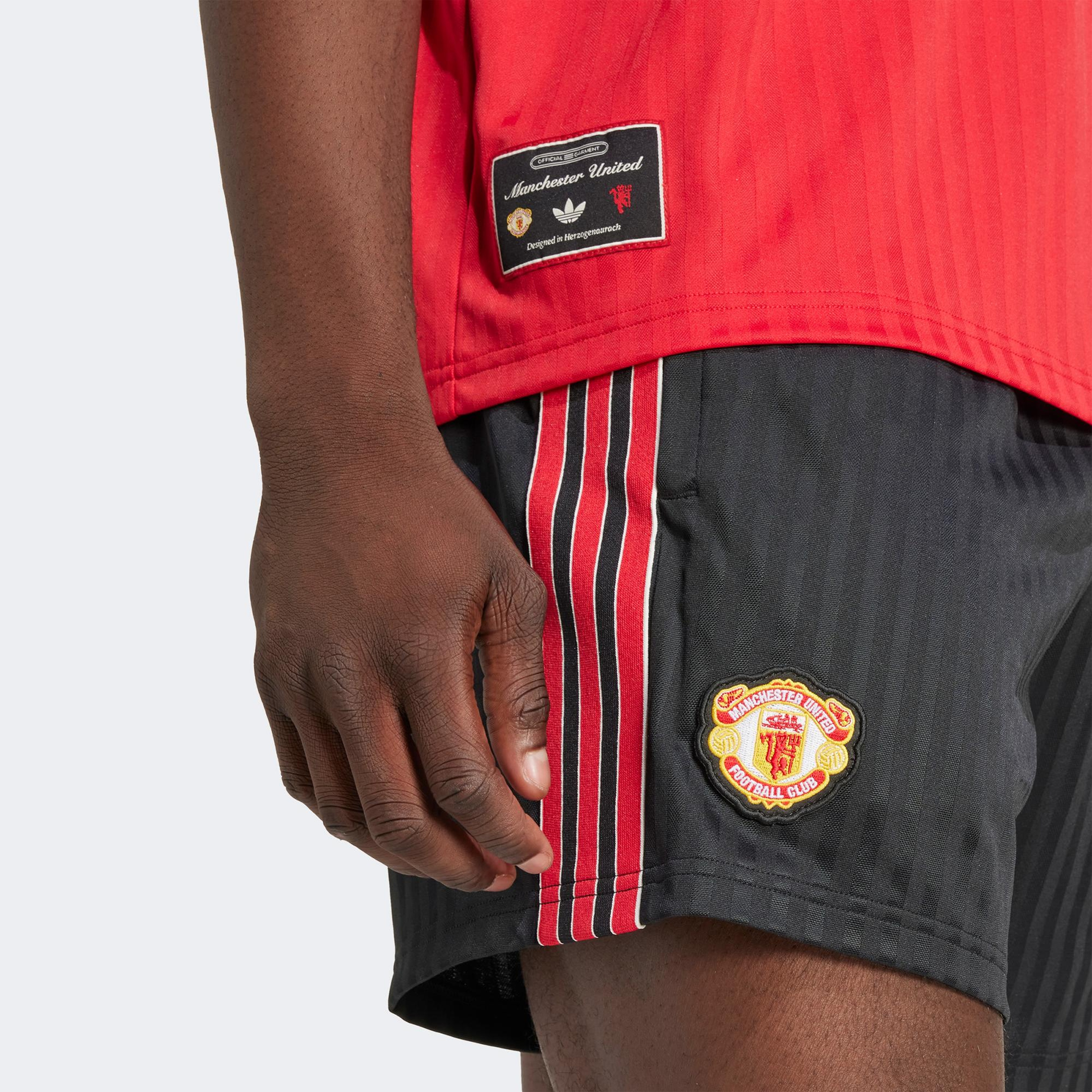 adidas Manchester United Terrace Icons 24-25 Erkek Siyah Futbol Şortu