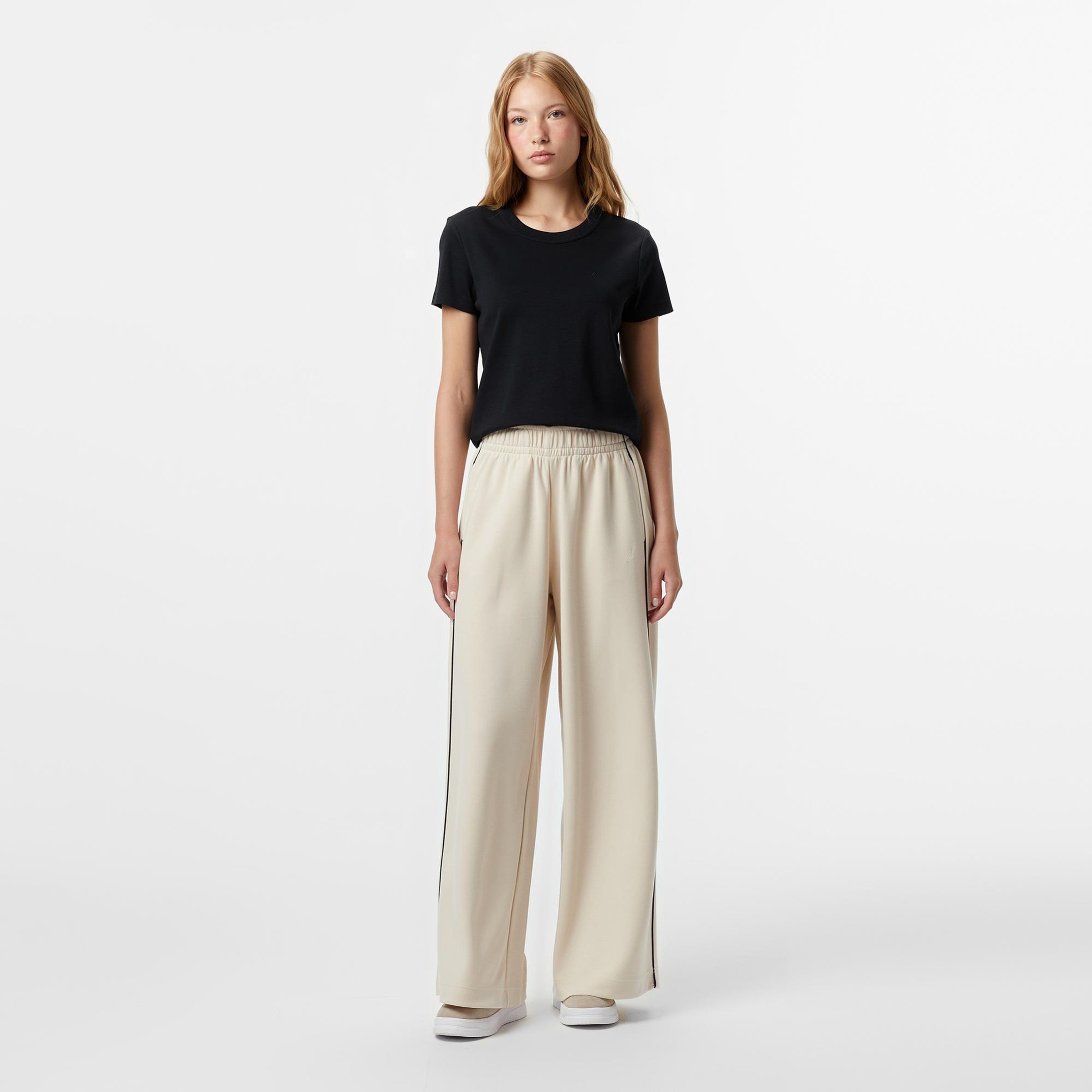 Nautica Kadın Siyah Classic Fit T-Shirt