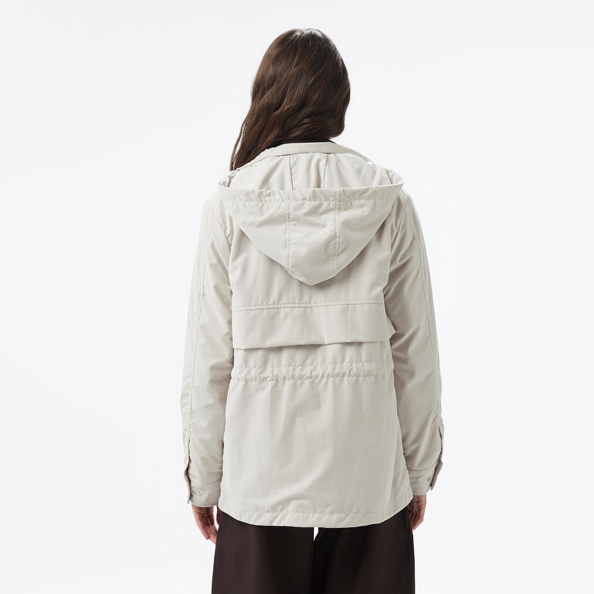 Lacoste Kadın Kapüşonlu Beyaz Mont