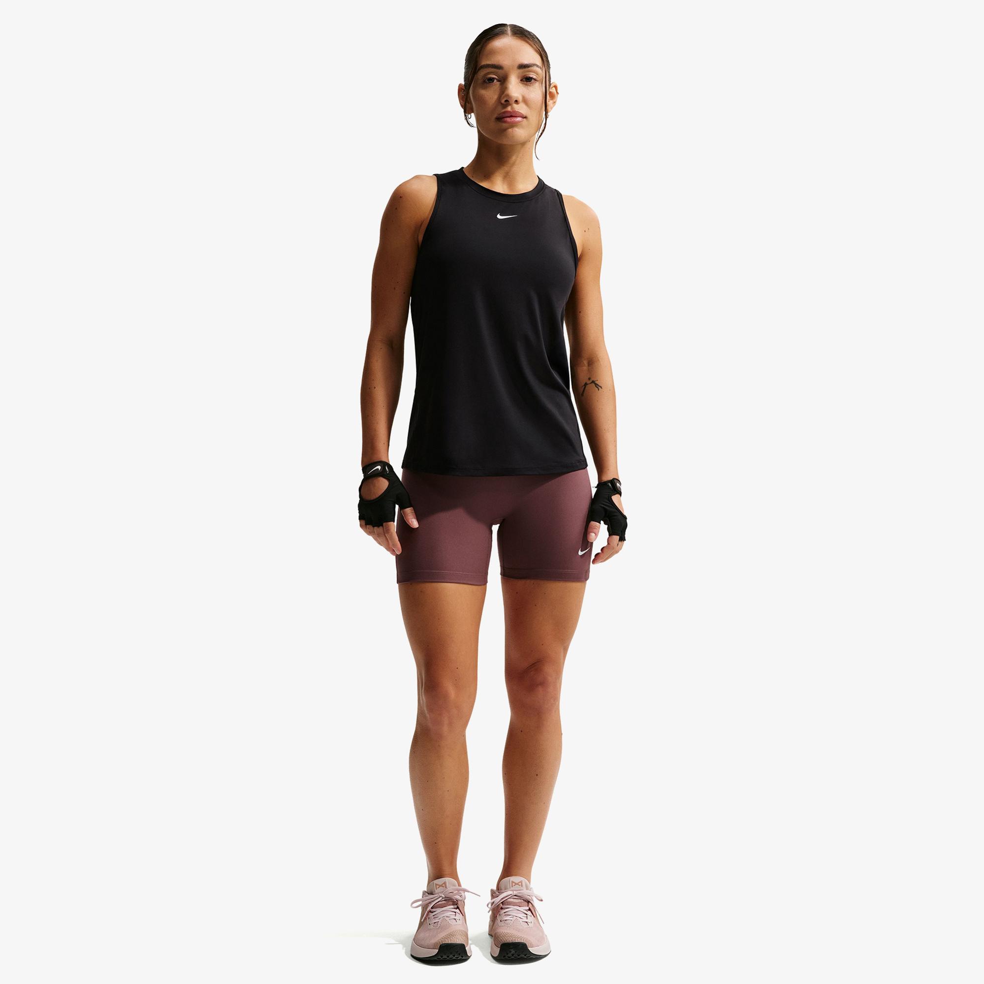 Nike One Classic Dri-Fit Kadın Siyah Kolsuz T-Shirt