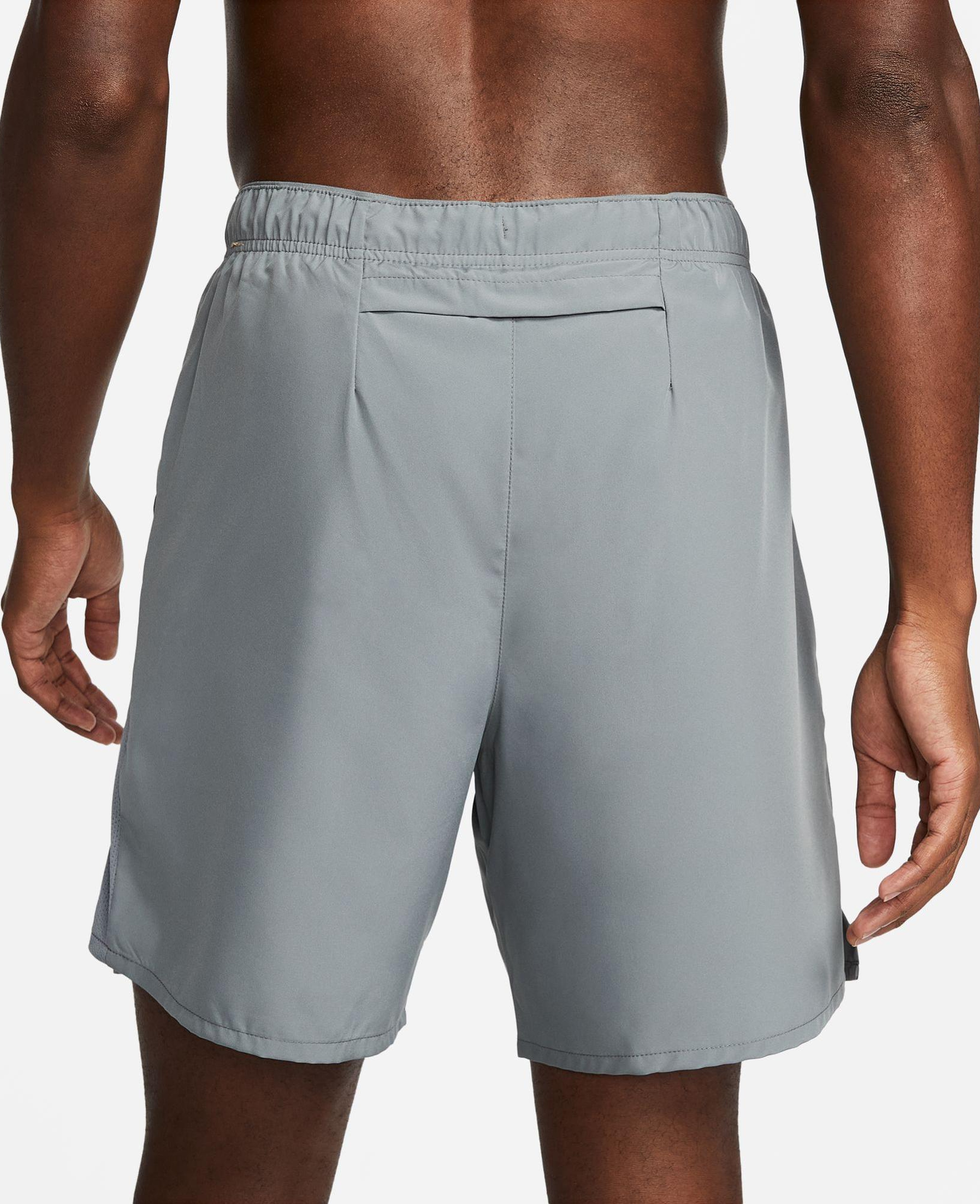 Nike Dri-Fit Challenger 18 cm Erkek Gri Şort