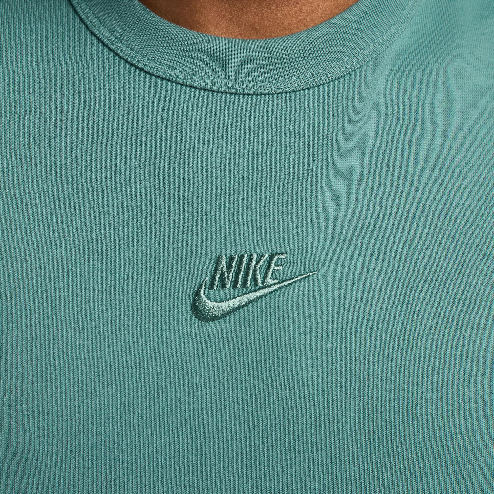 Nike Sportswear Premium Essentials Erkek Yeşil T-Shirt