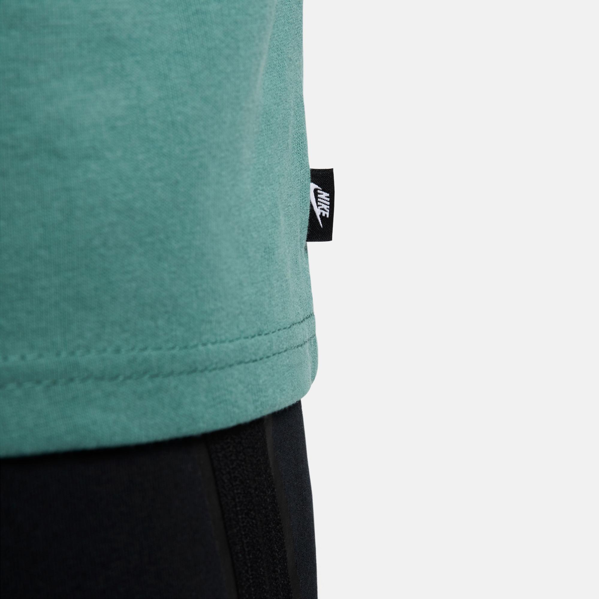 Nike Sportswear Premium Essentials Erkek Yeşil T-Shirt