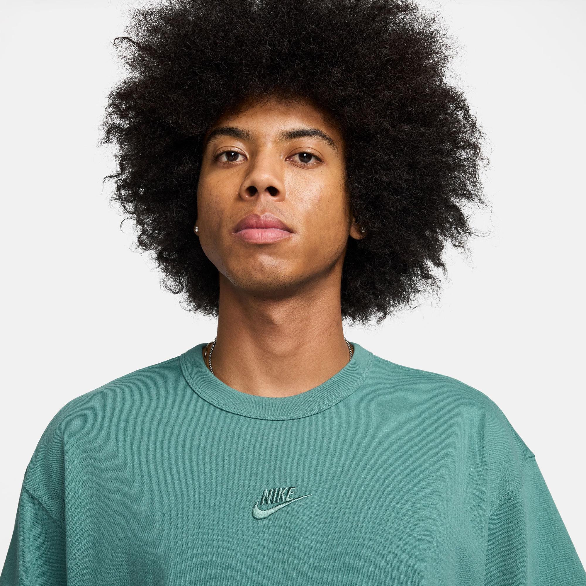 Nike Sportswear Premium Essentials Erkek Yeşil T-Shirt