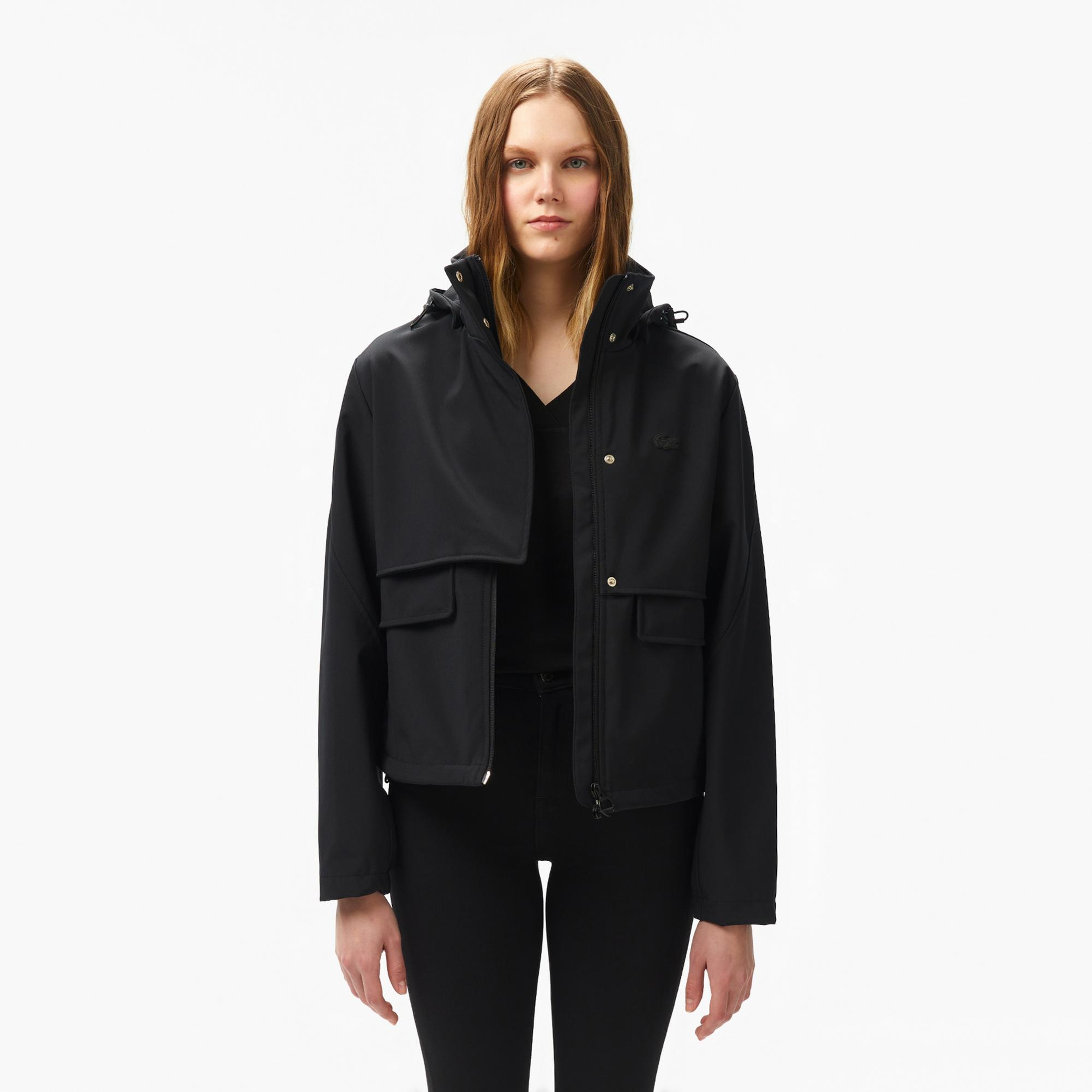 Lacoste Kadın Relaxed Fit Kapüşonlu Siyah Yağmurluk
