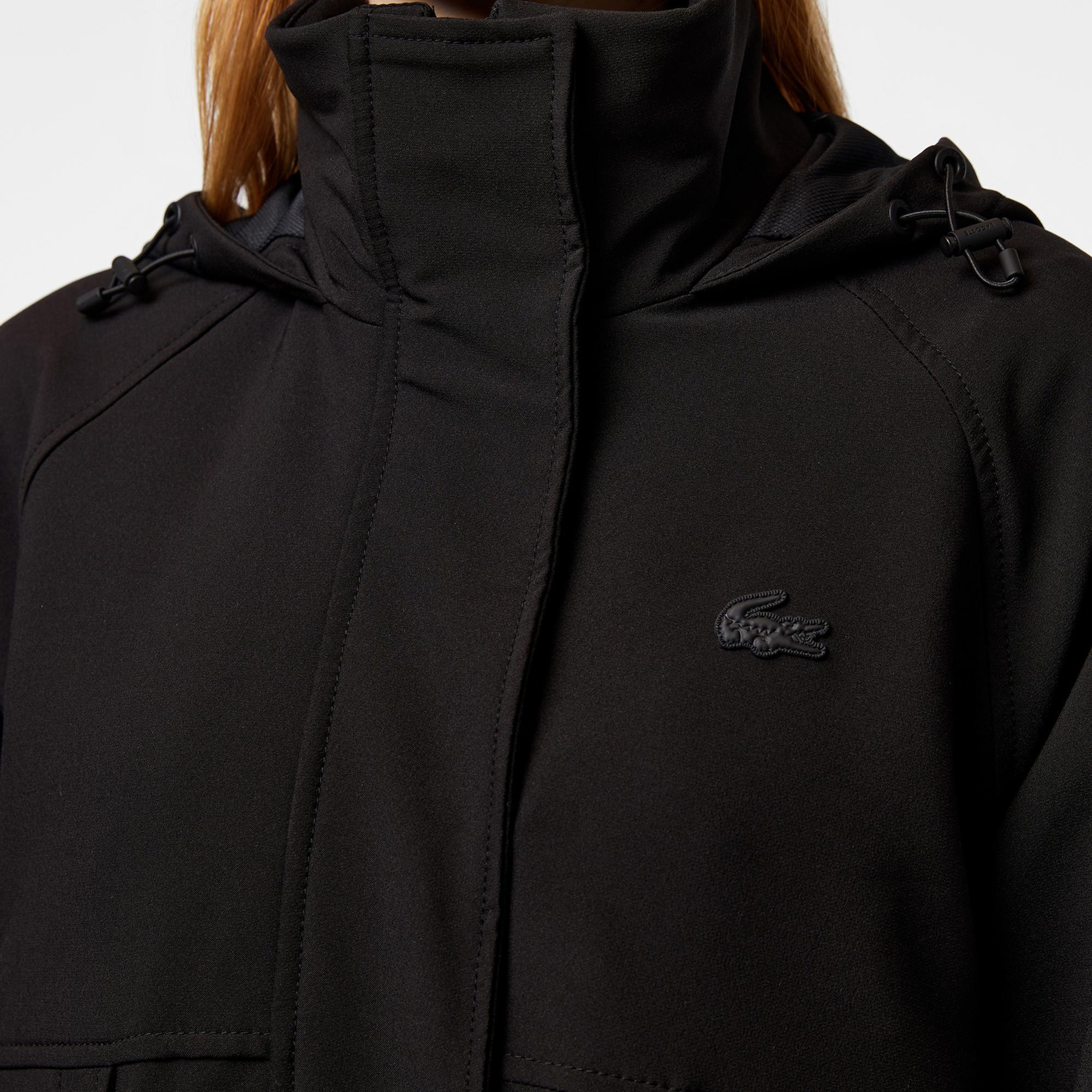 Lacoste Kadın Relaxed Fit Uzun Kollu Kapüşonlu Siyah Yağmurluk