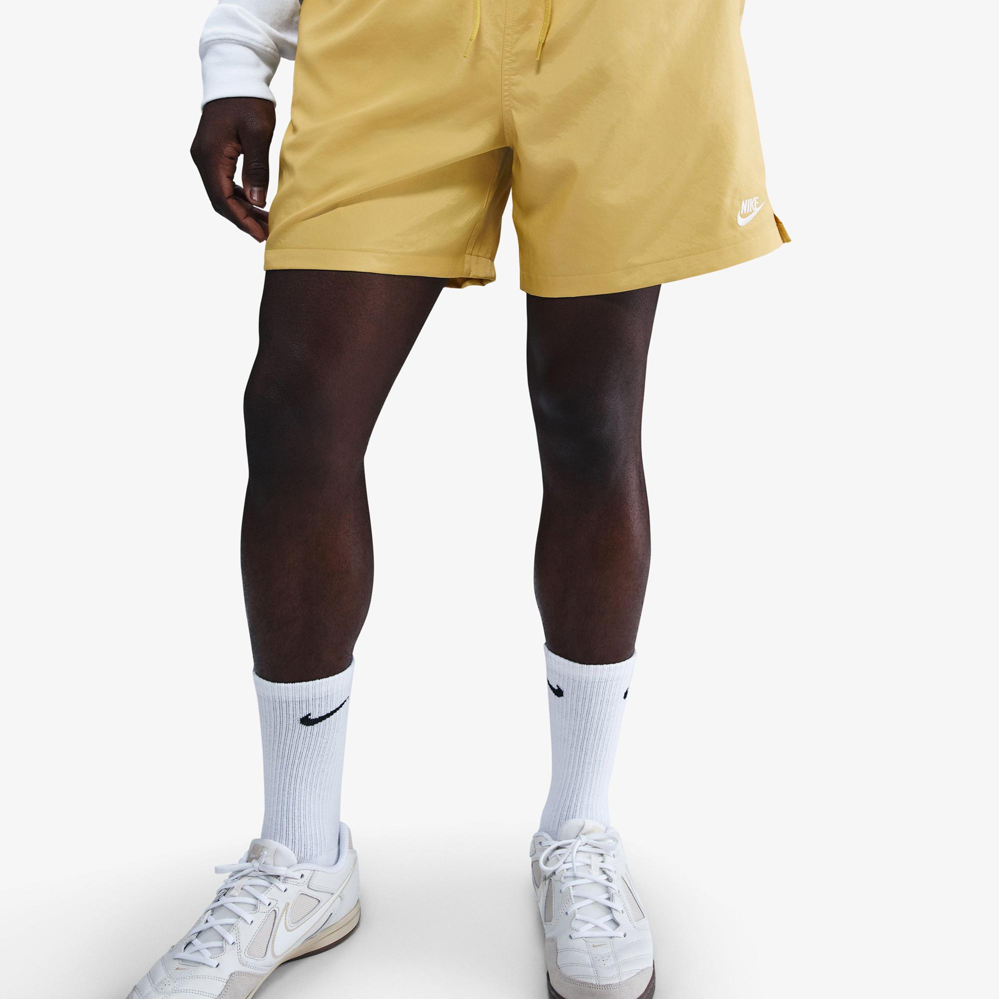 Nike Club Flow Erkek Sarı Şort