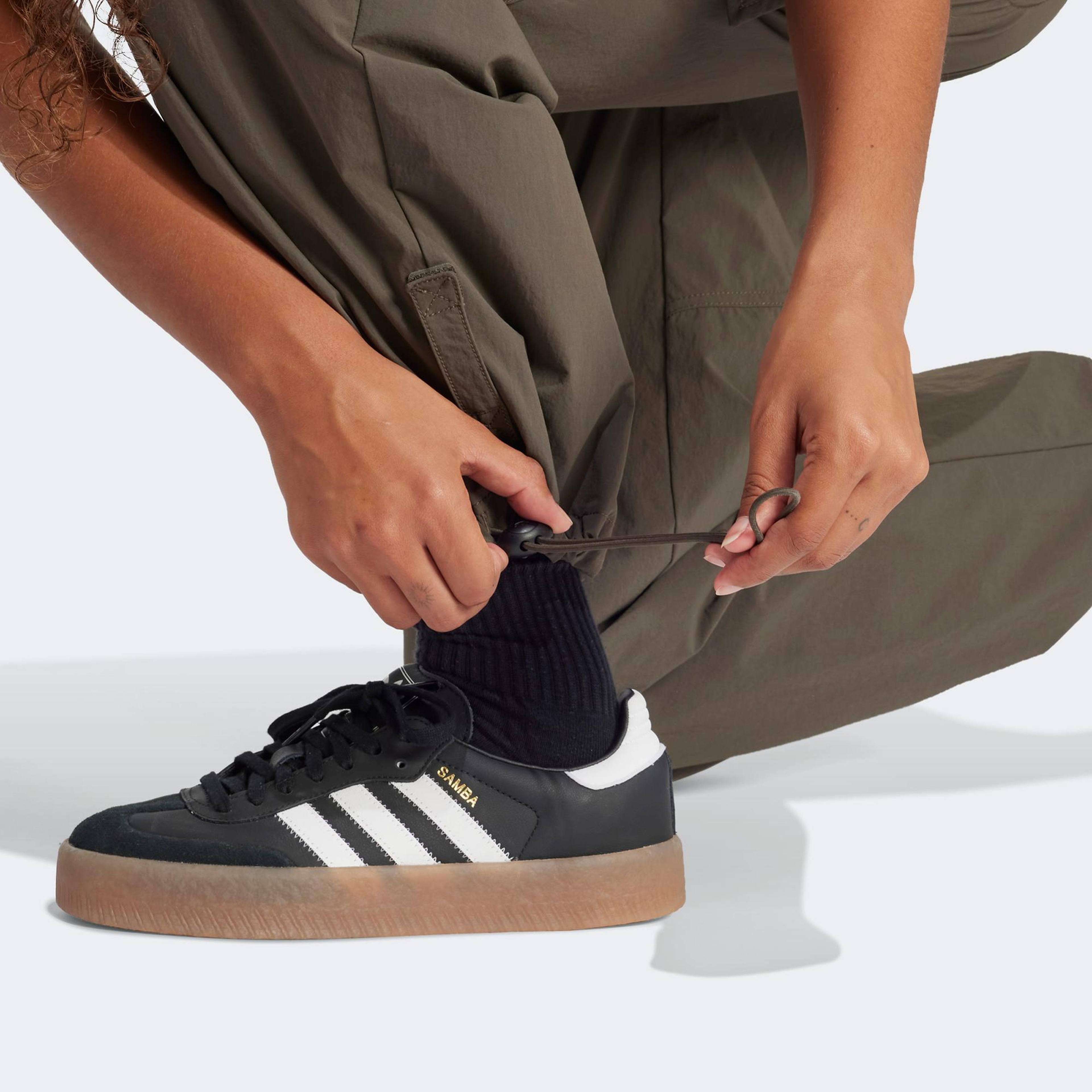 adidas Premium Essentials Kadın Yeşil Kargo Pantolon