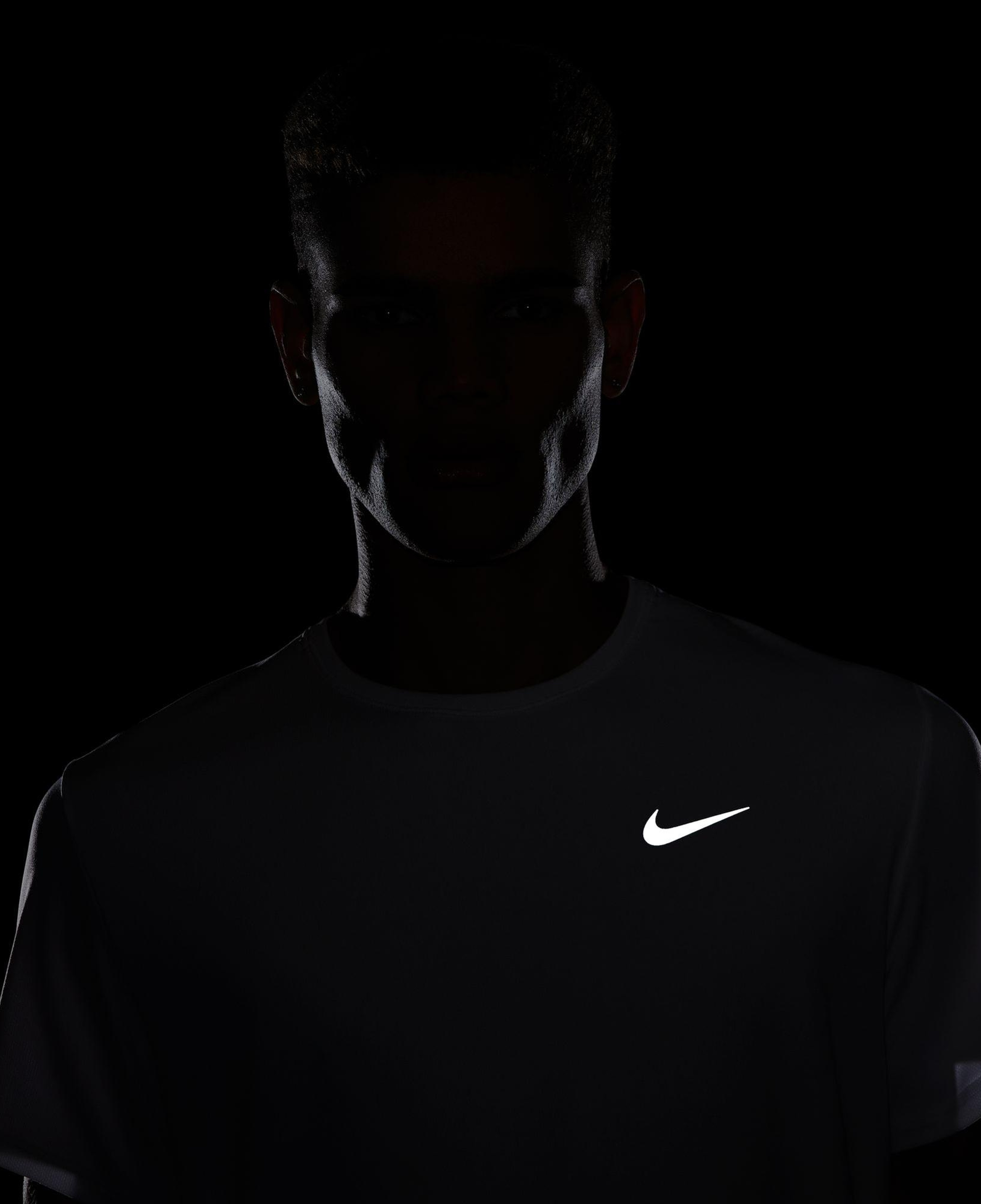 Nike Dri-Fit Miler Erkek Beyaz T-Shirt