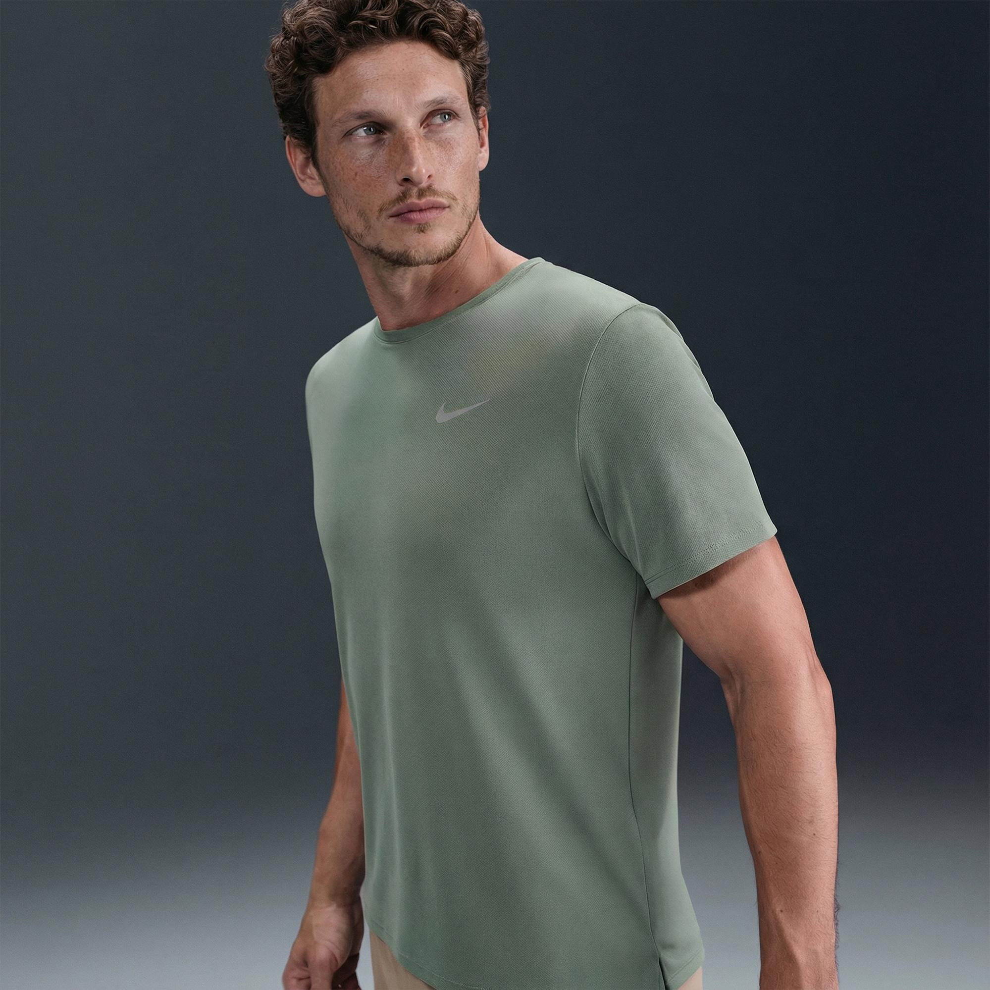 Nike Dri-Fit Miler Erkek Yeşil T-Shirt