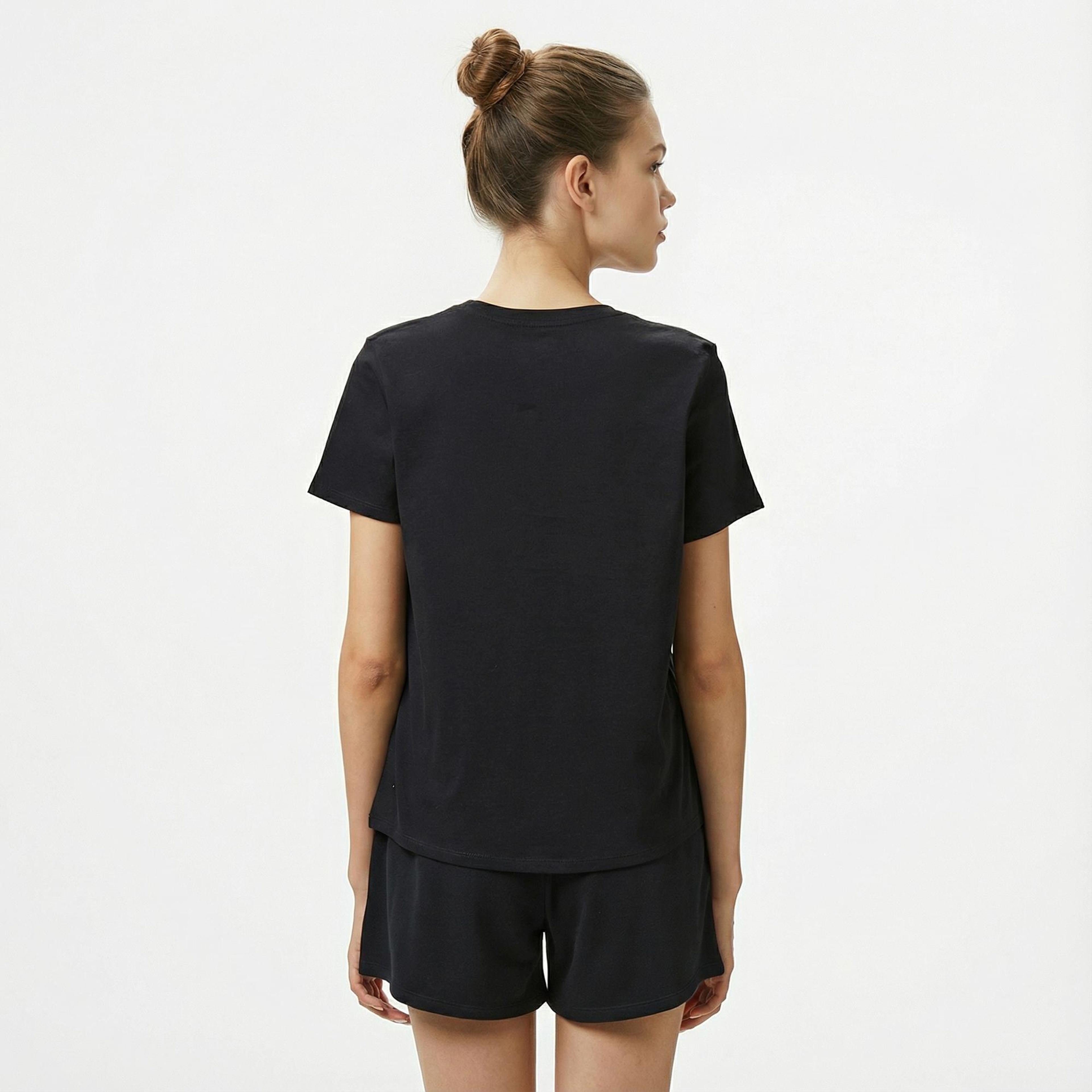 Nike Sportswear Essential Icon Futuraa Kadın Siyah T-Shirt