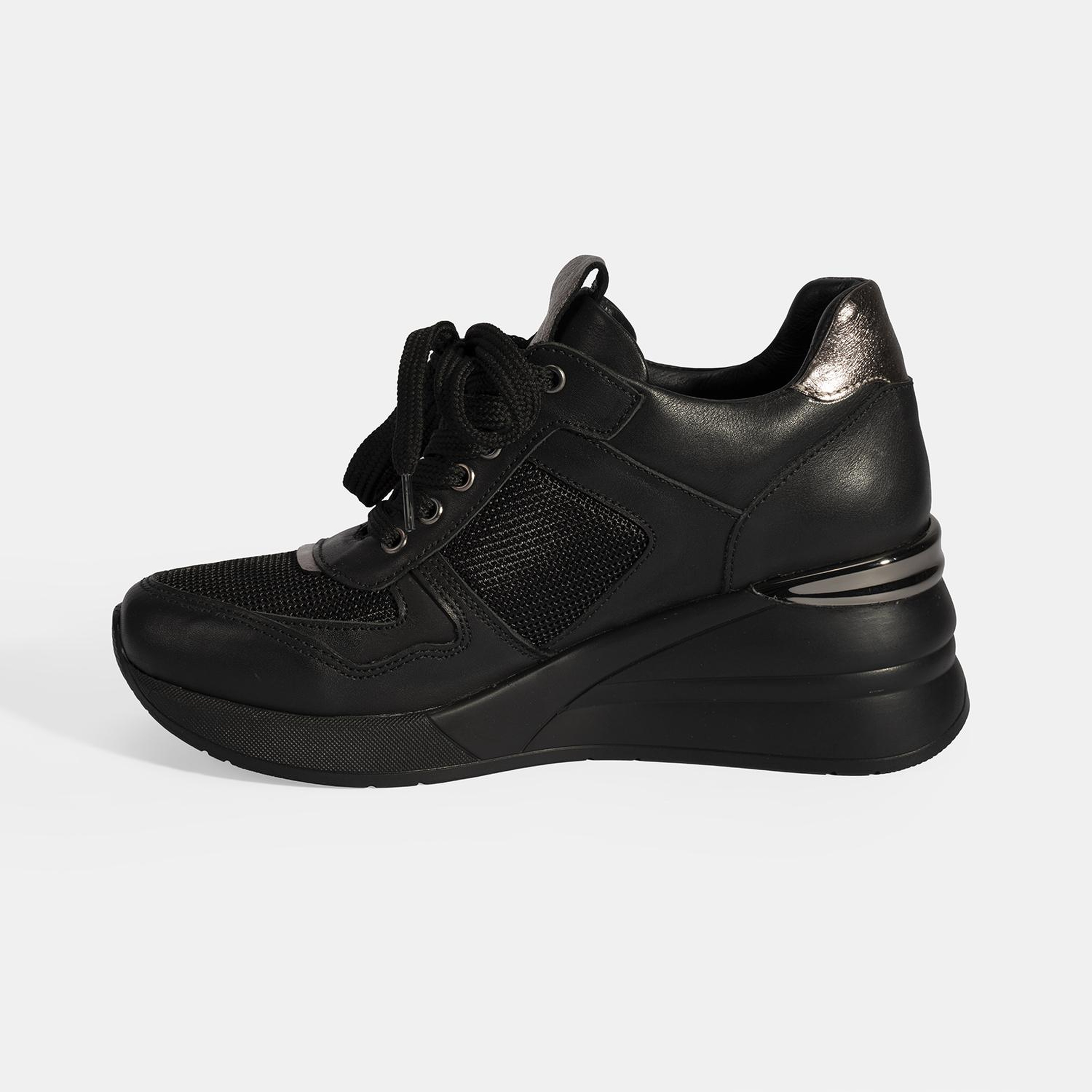 Kadın Siyah Bağcıklı Dolgu Topuklu Spor Ayakkabı