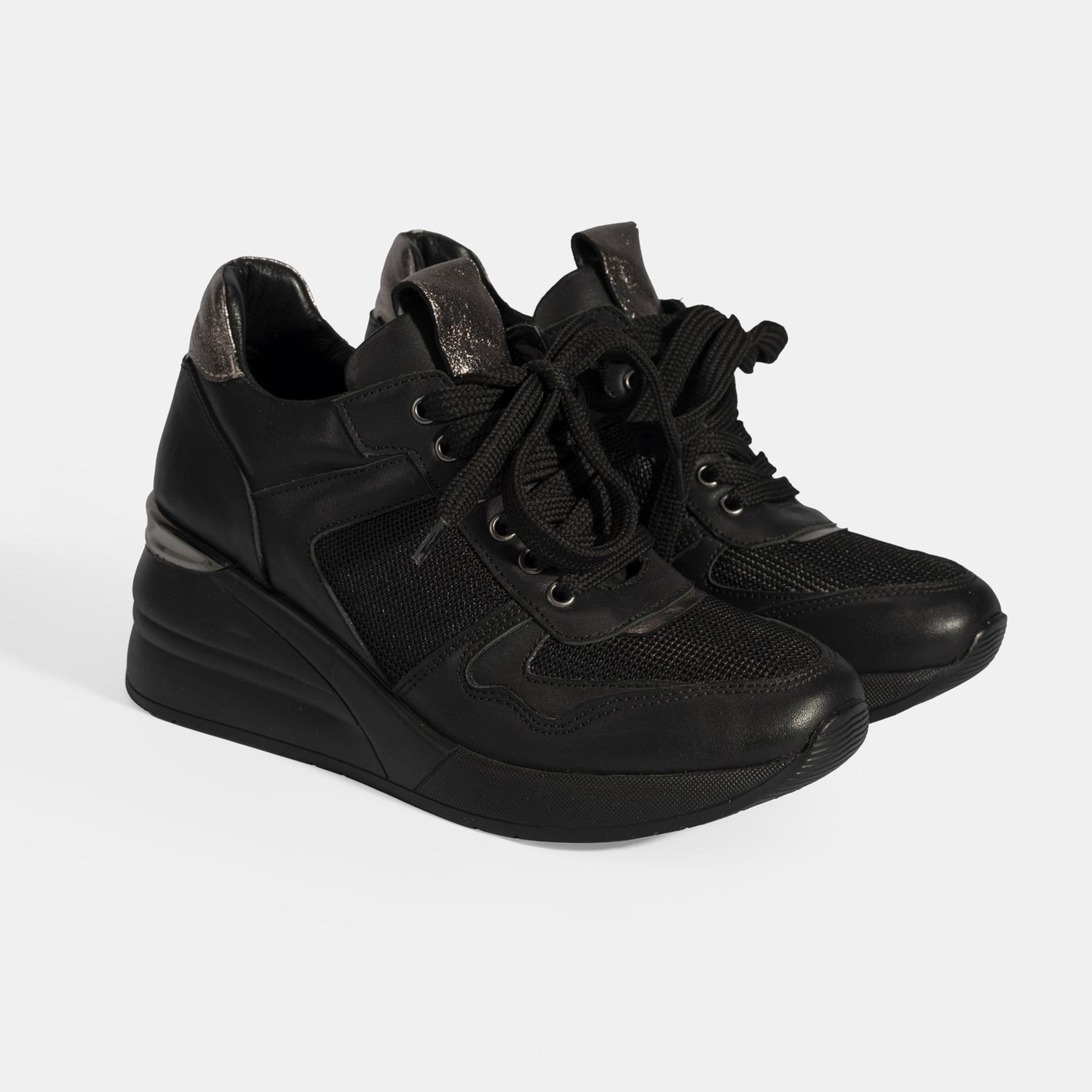 Kadın Siyah Bağcıklı Dolgu Topuklu Spor Ayakkabı