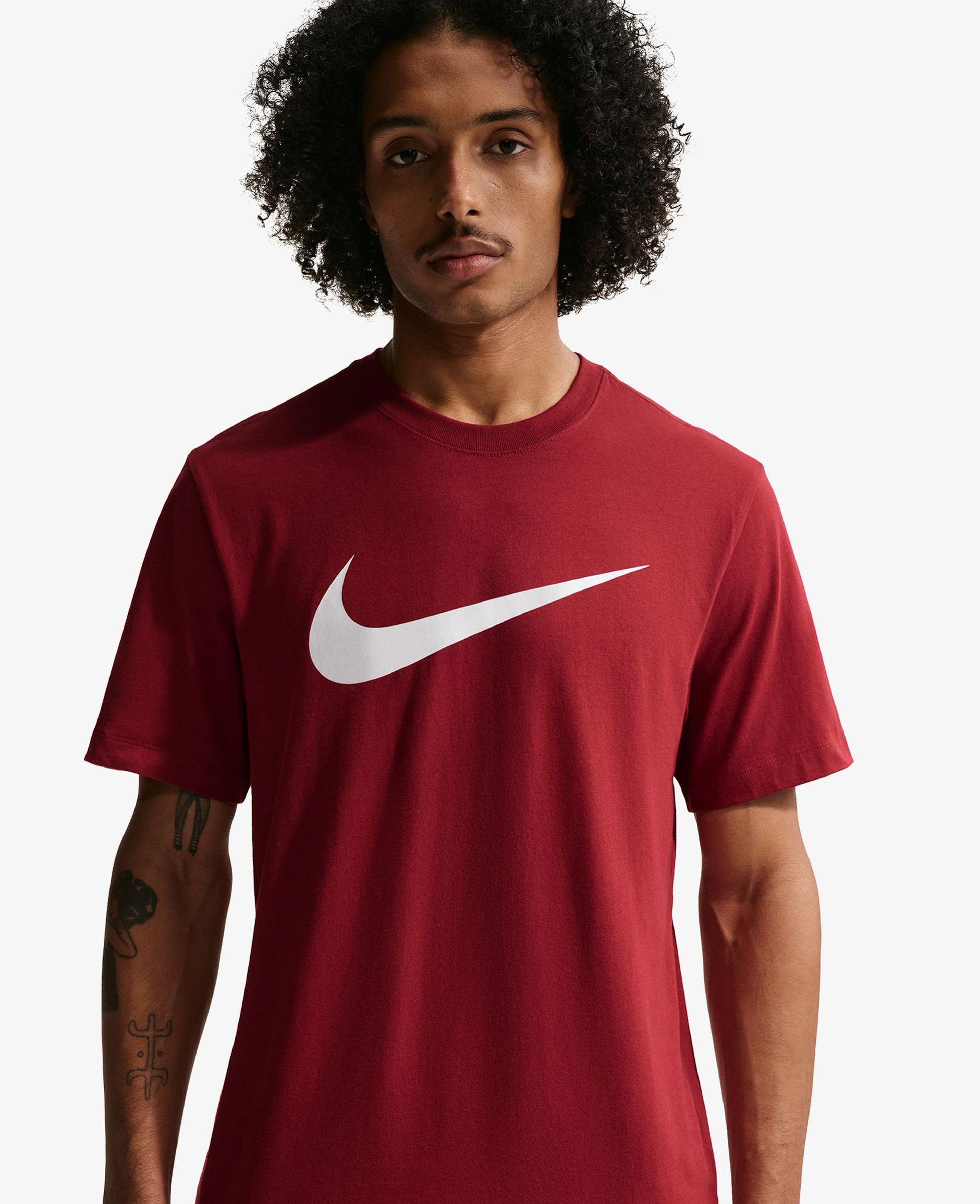 Nike Sportswear Icon Swoosh Erkek Kırmızı T-Shirt