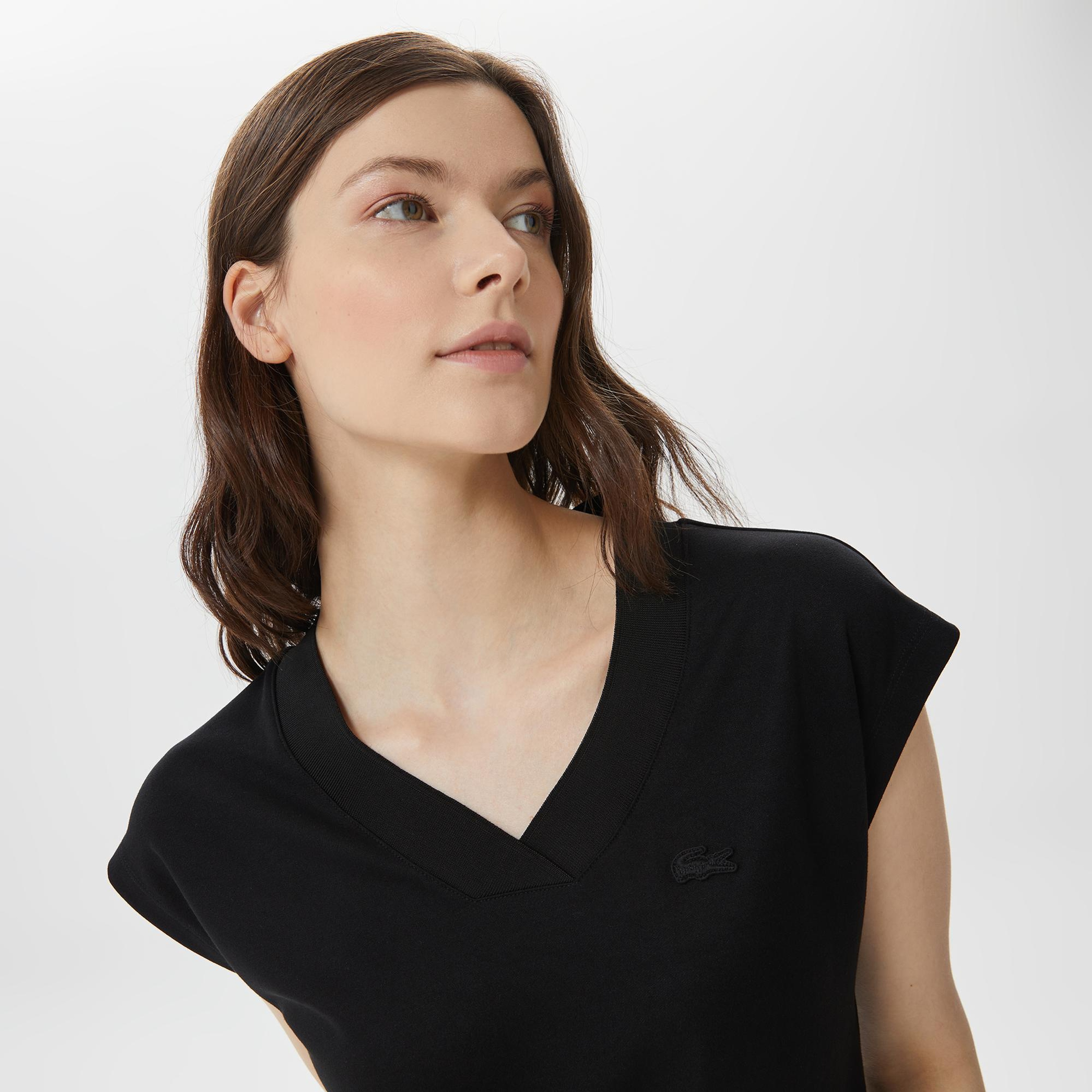 Lacoste Kadın Slim Fit V Yaka Siyah T-Shirt
