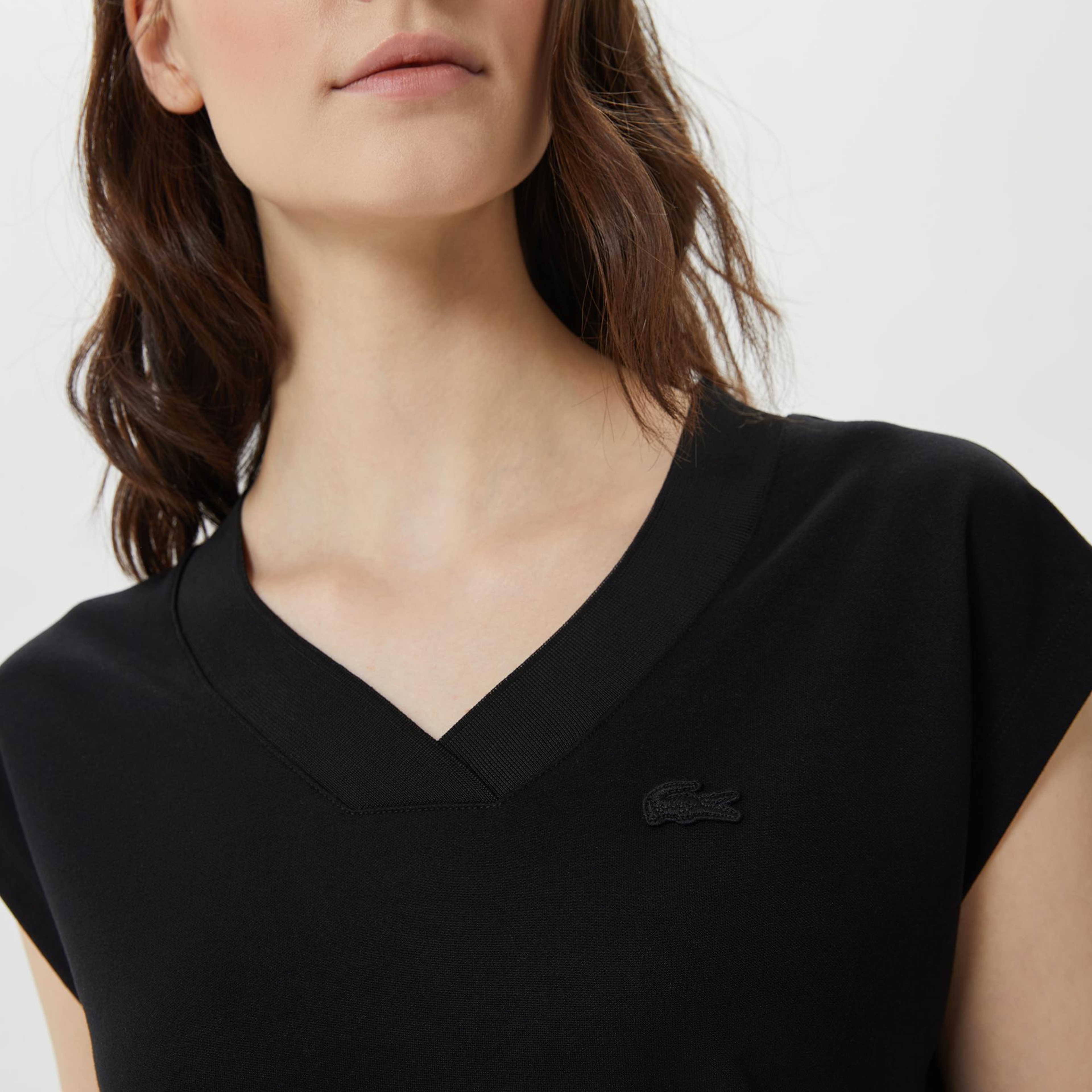 Lacoste Kadın Slim Fit V Yaka Siyah T-Shirt