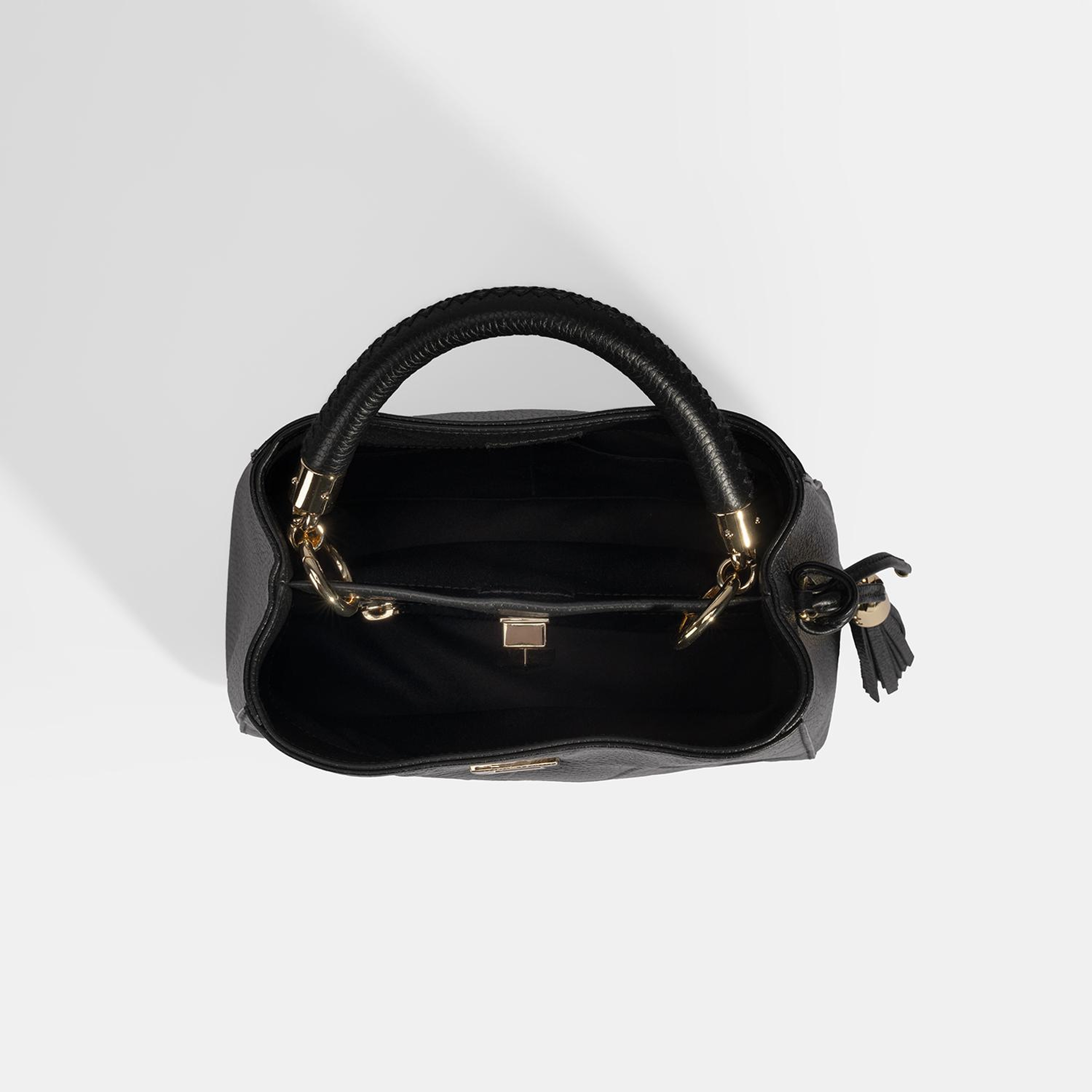 Kadın Siyah Püskül Aksesuarlı Deri El Çantası