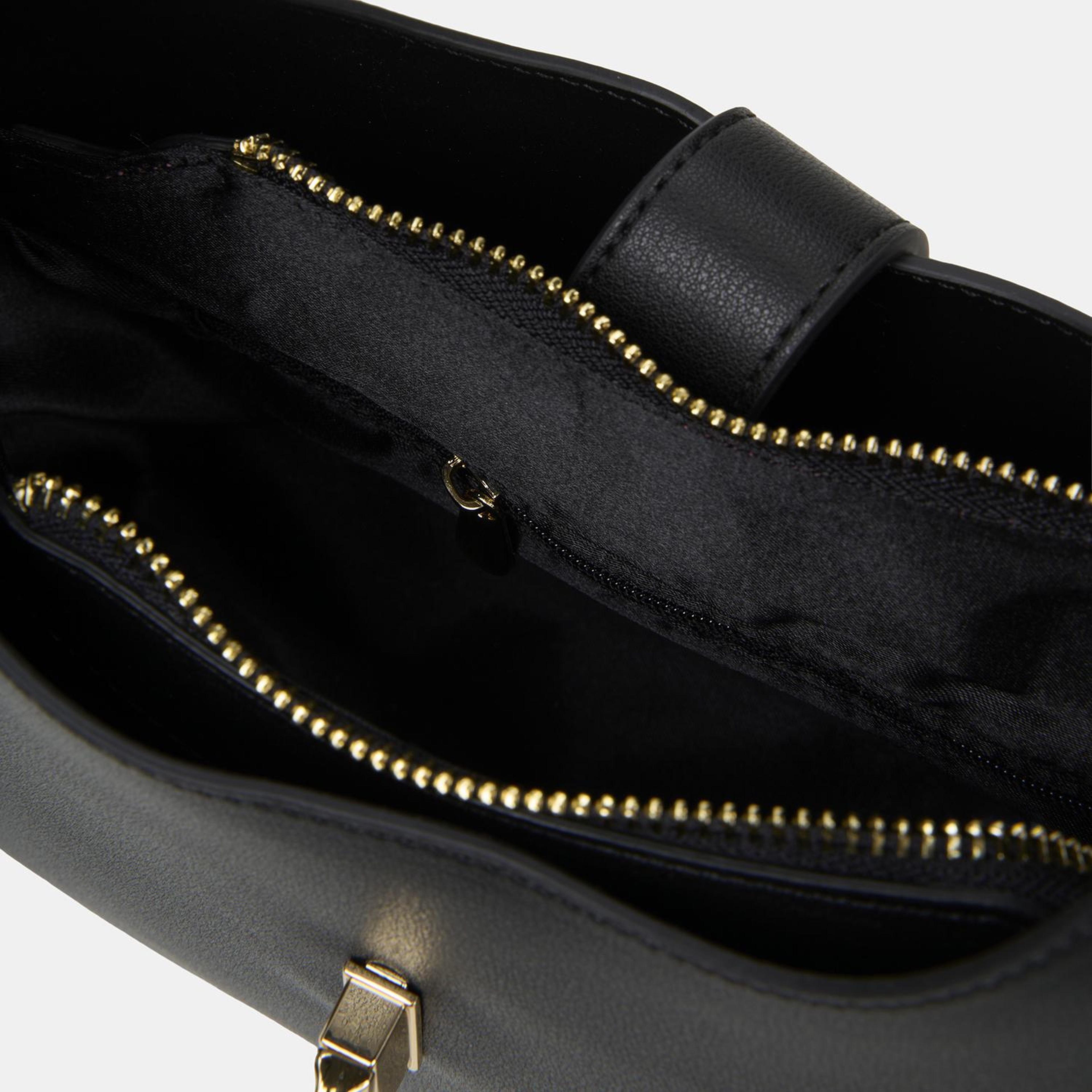 Kadın Siyah Gold Kilit Detaylı Omuz Çantası