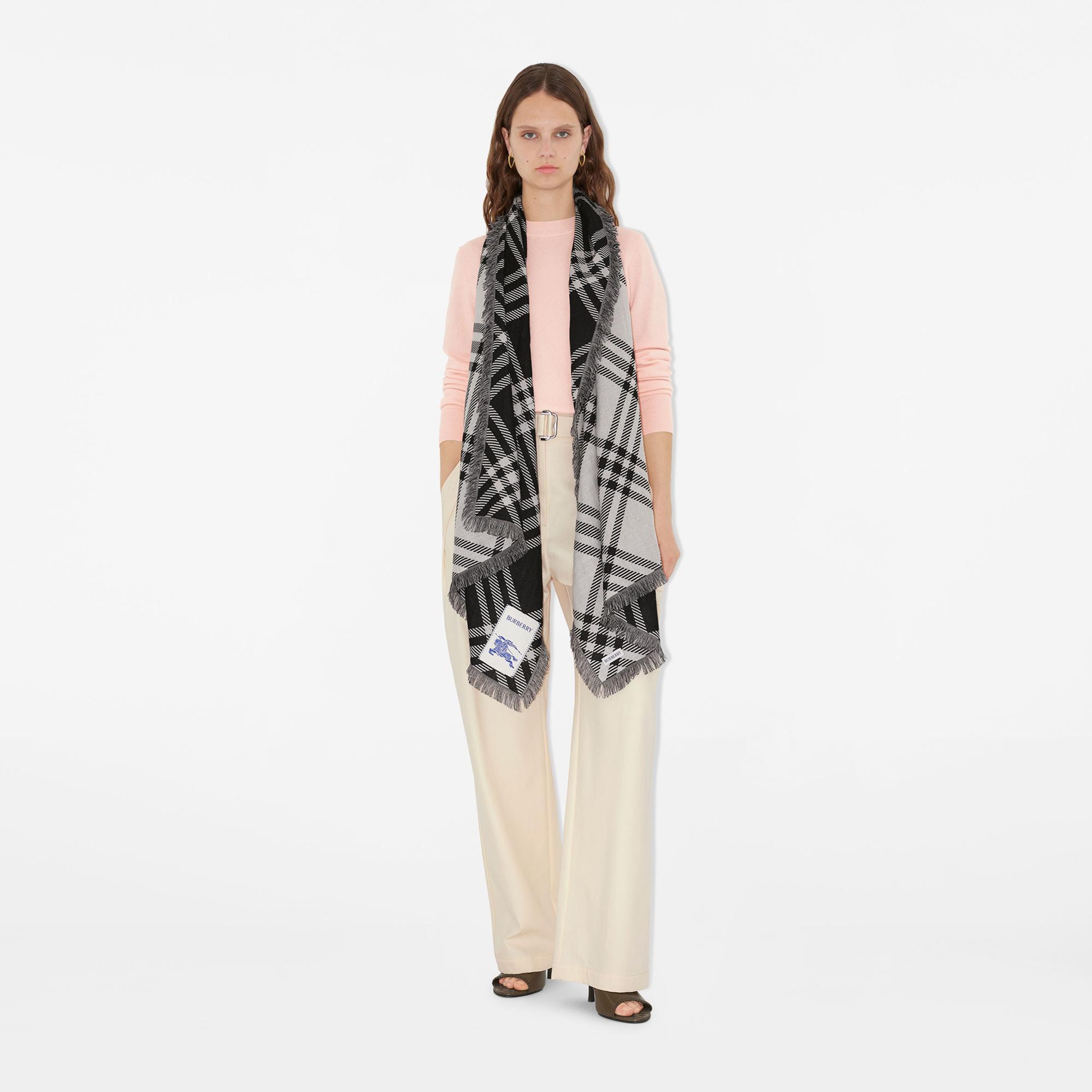 Burberry Wide Check Wool Silk Kadın Siyah Atkı