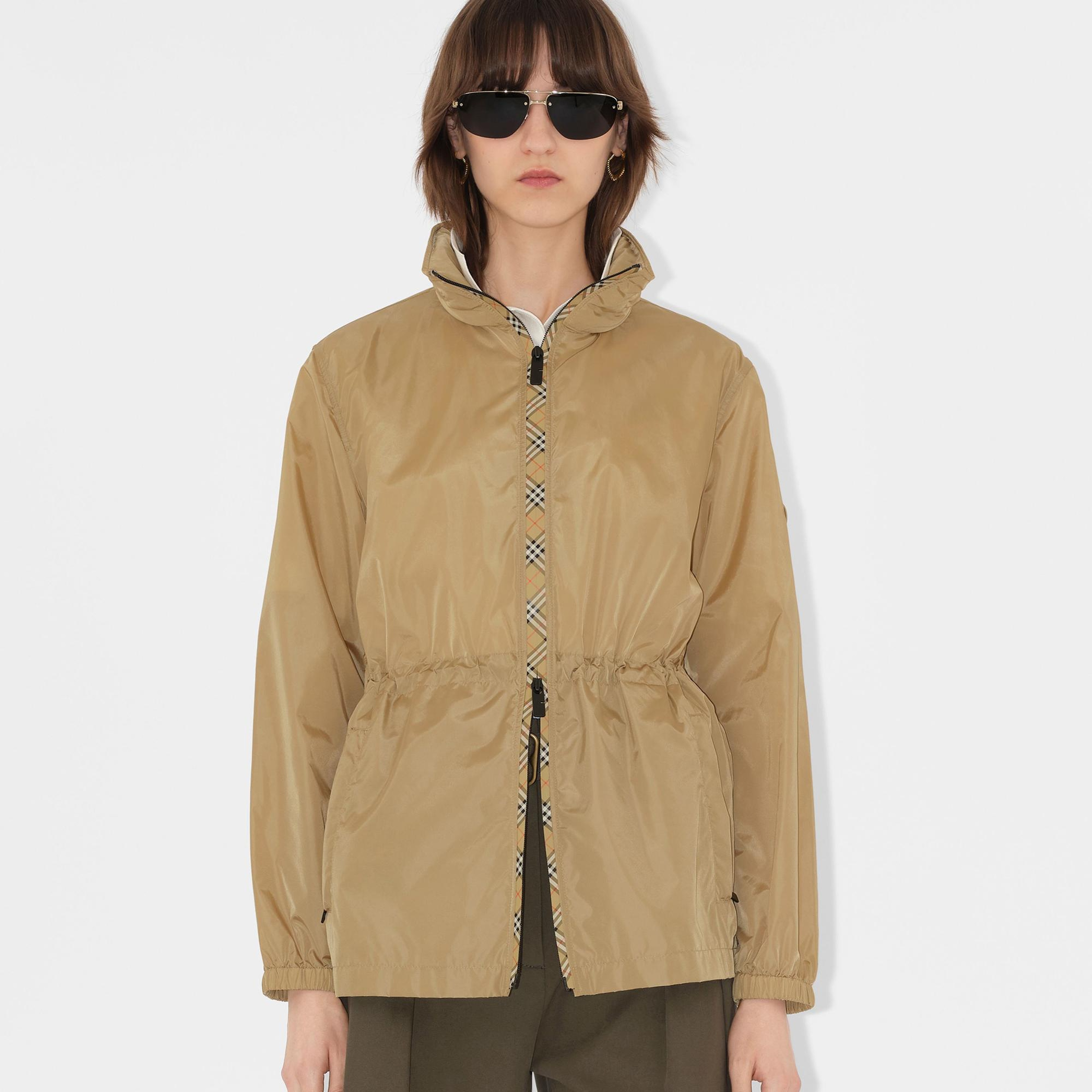 Burberry Kadın Bej Mont