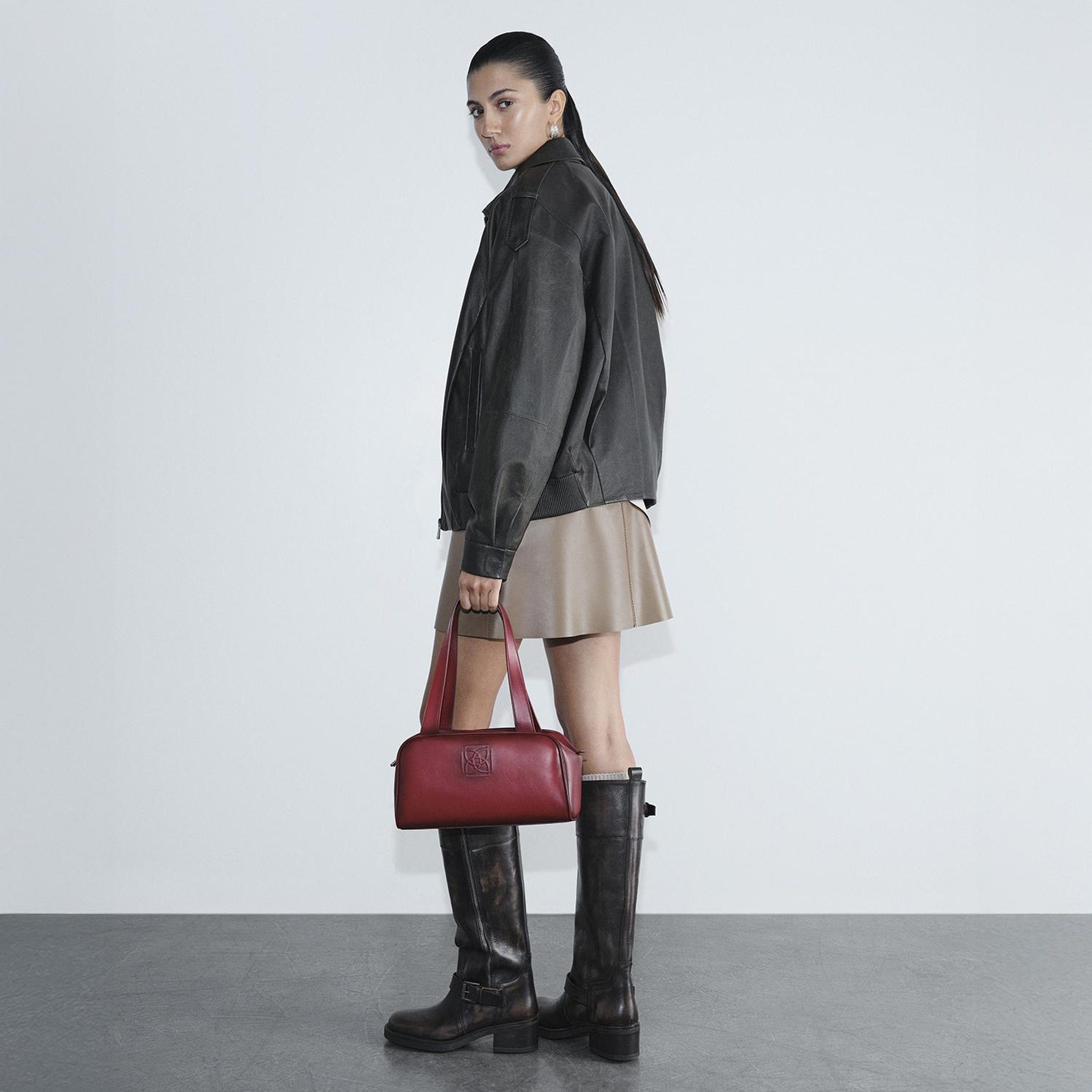 DESA Kadın Kırmızı Monogram Logolu Deri Omuz Çantası