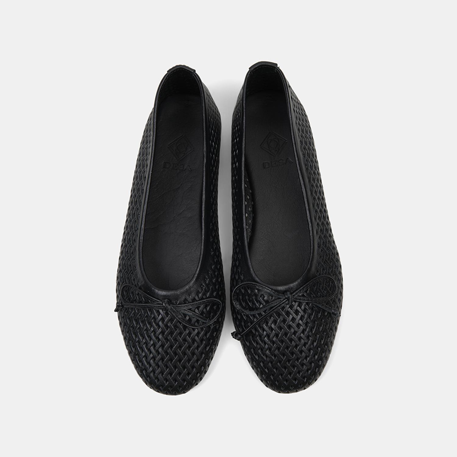 Kadın Siyah Lazer Kesimli Deri Babet