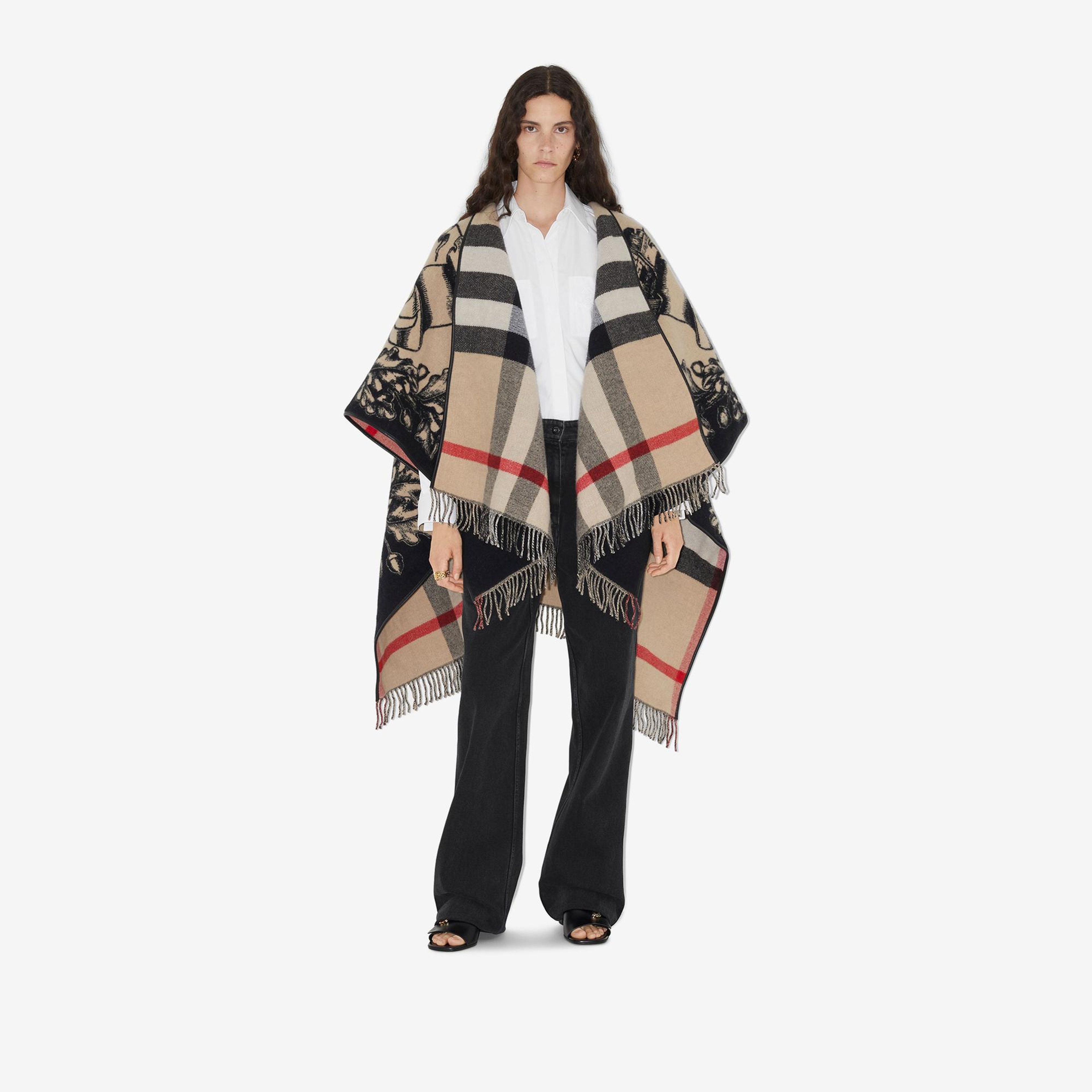 Burberry St Gallant Knight Kadın Bej Panço