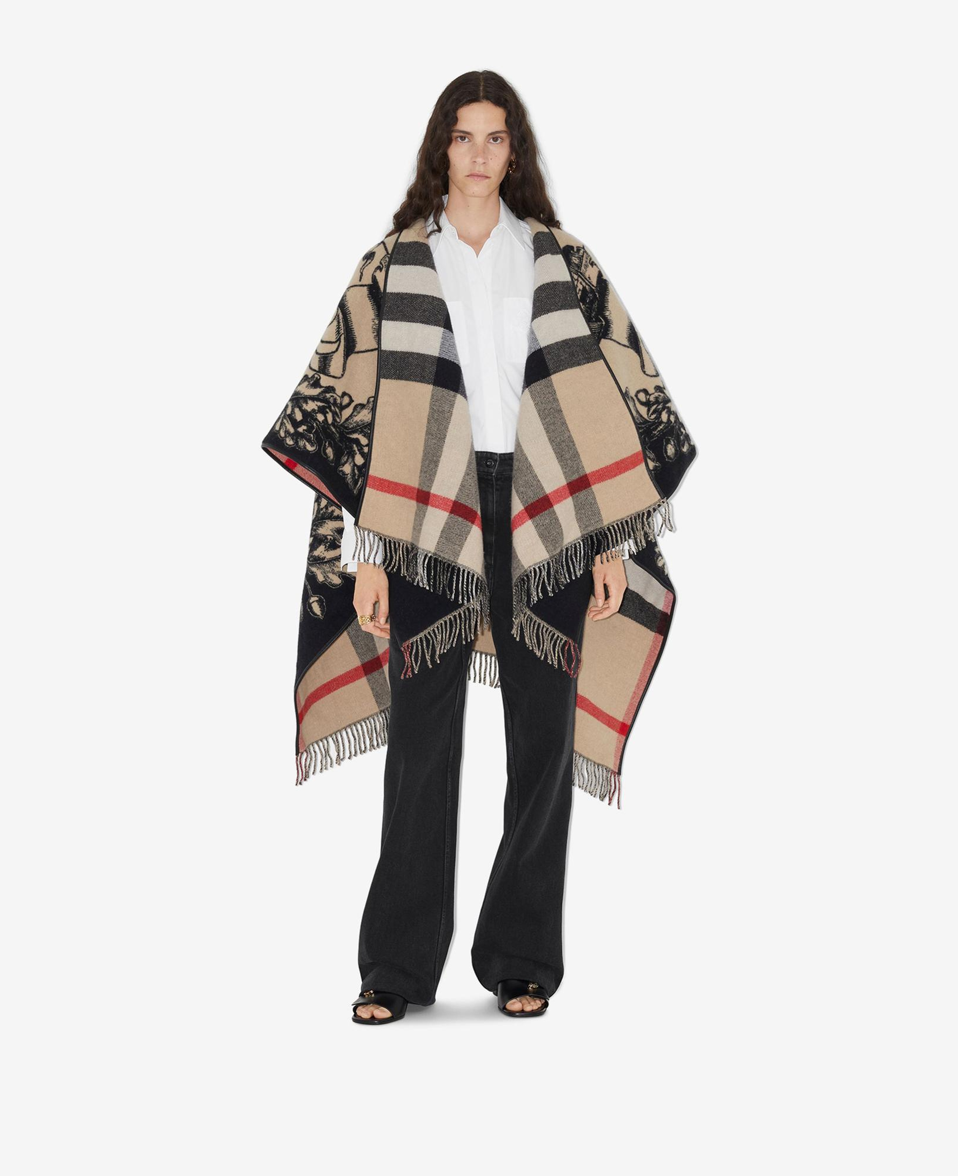 Burberry St Gallant Knight Kadın Bej Panço