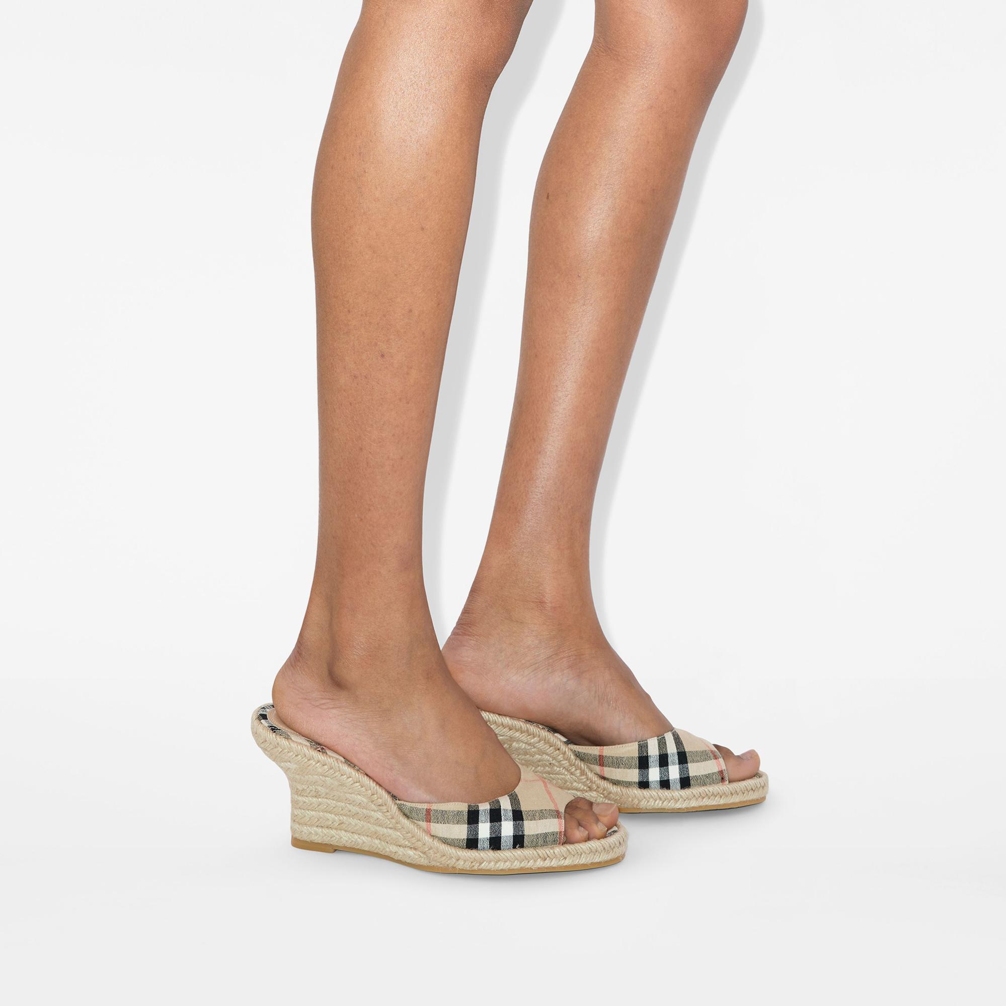 Burberry Mews Mules Kadın Bej Espadril